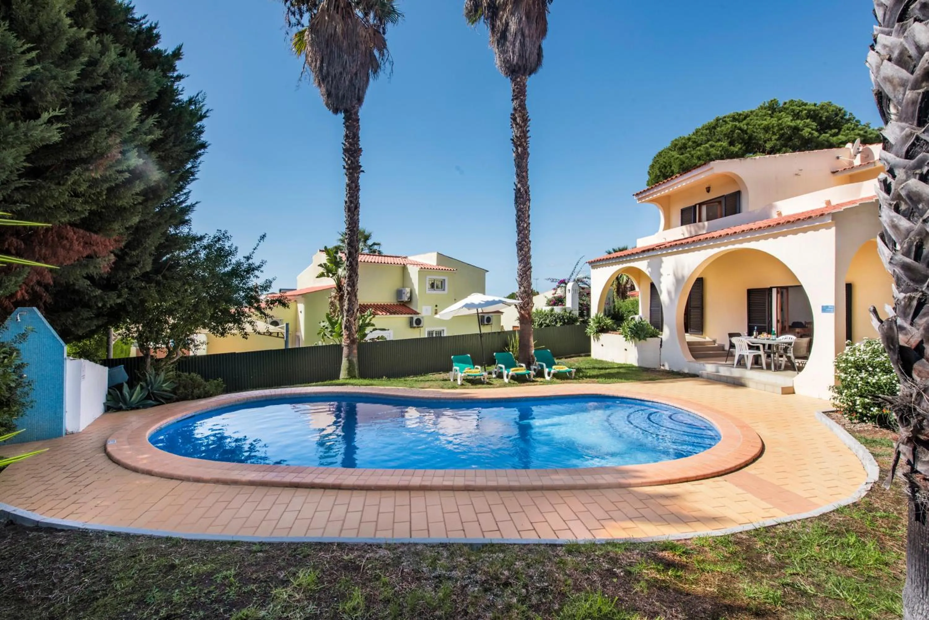 Pool view in Exclusive Retreat in Vilamoura, private pool, off-street parking, Free AC wifi