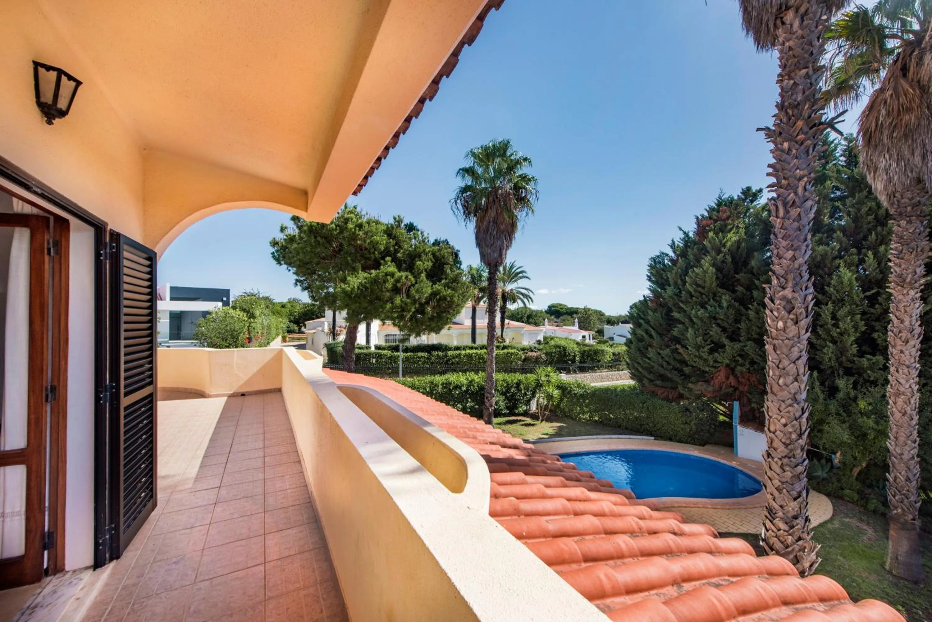Patio in Exclusive Retreat in Vilamoura, private pool, off-street parking, Free AC wifi
