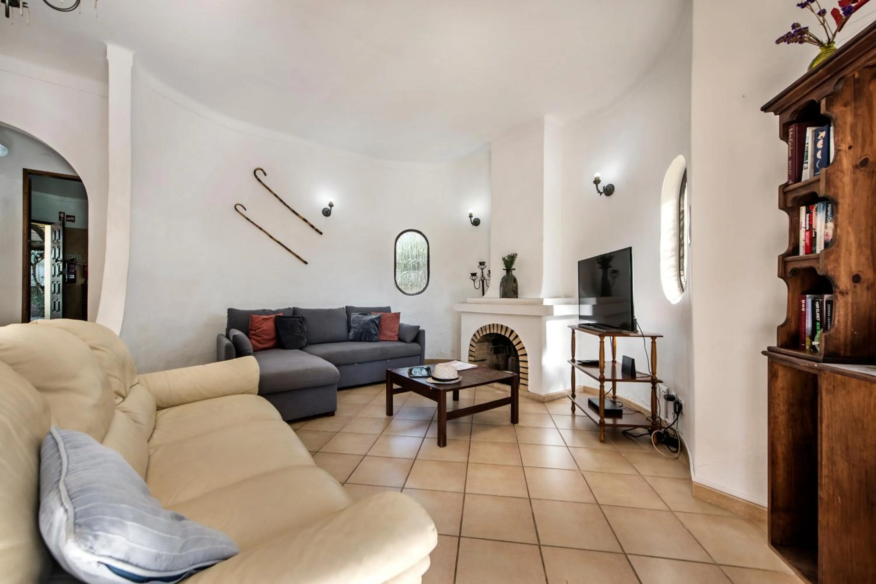 Living room in Exclusive Retreat in Vilamoura, private pool, off-street parking, Free AC wifi