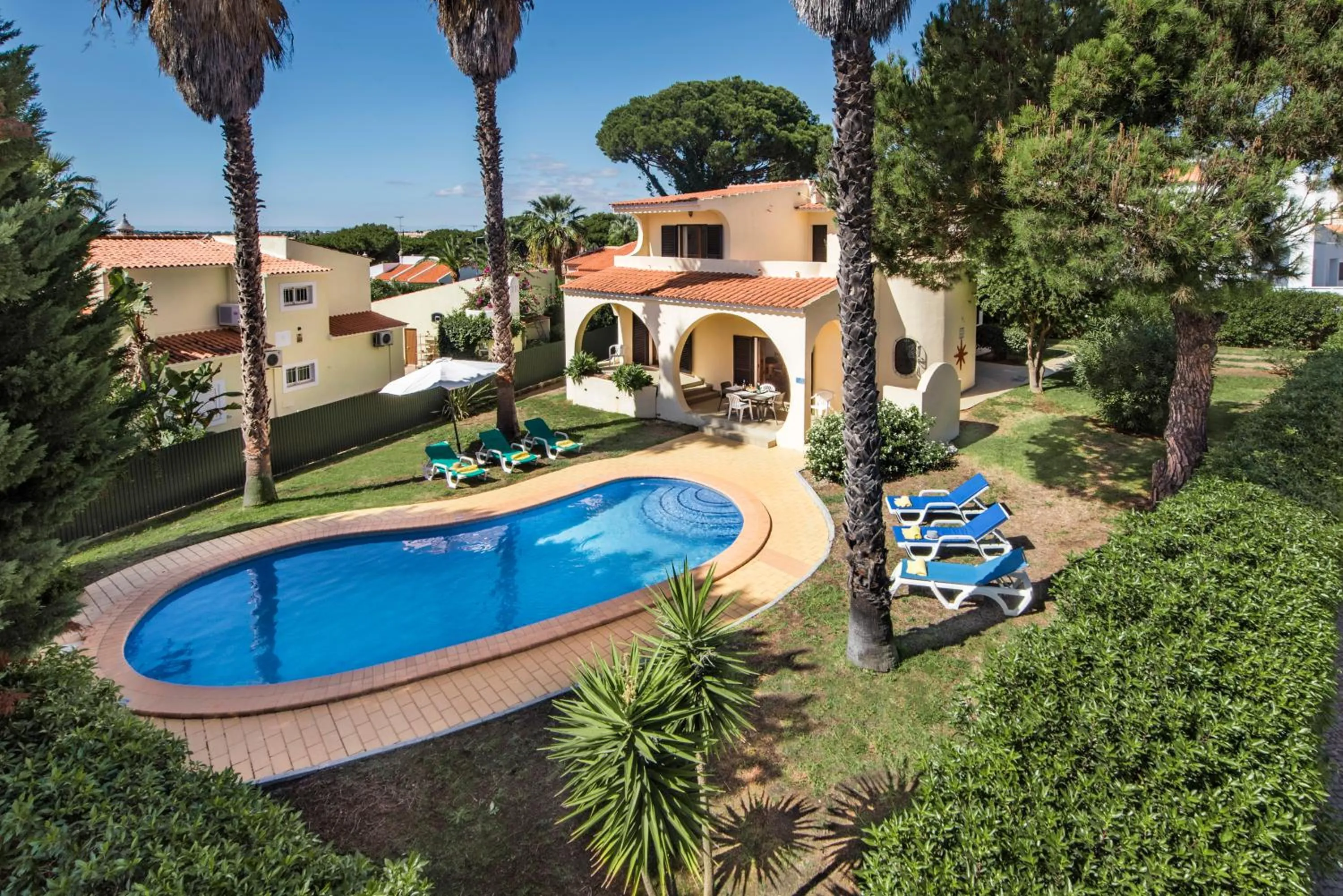 Pool view in Exclusive Retreat in Vilamoura, private pool, off-street parking, Free AC wifi