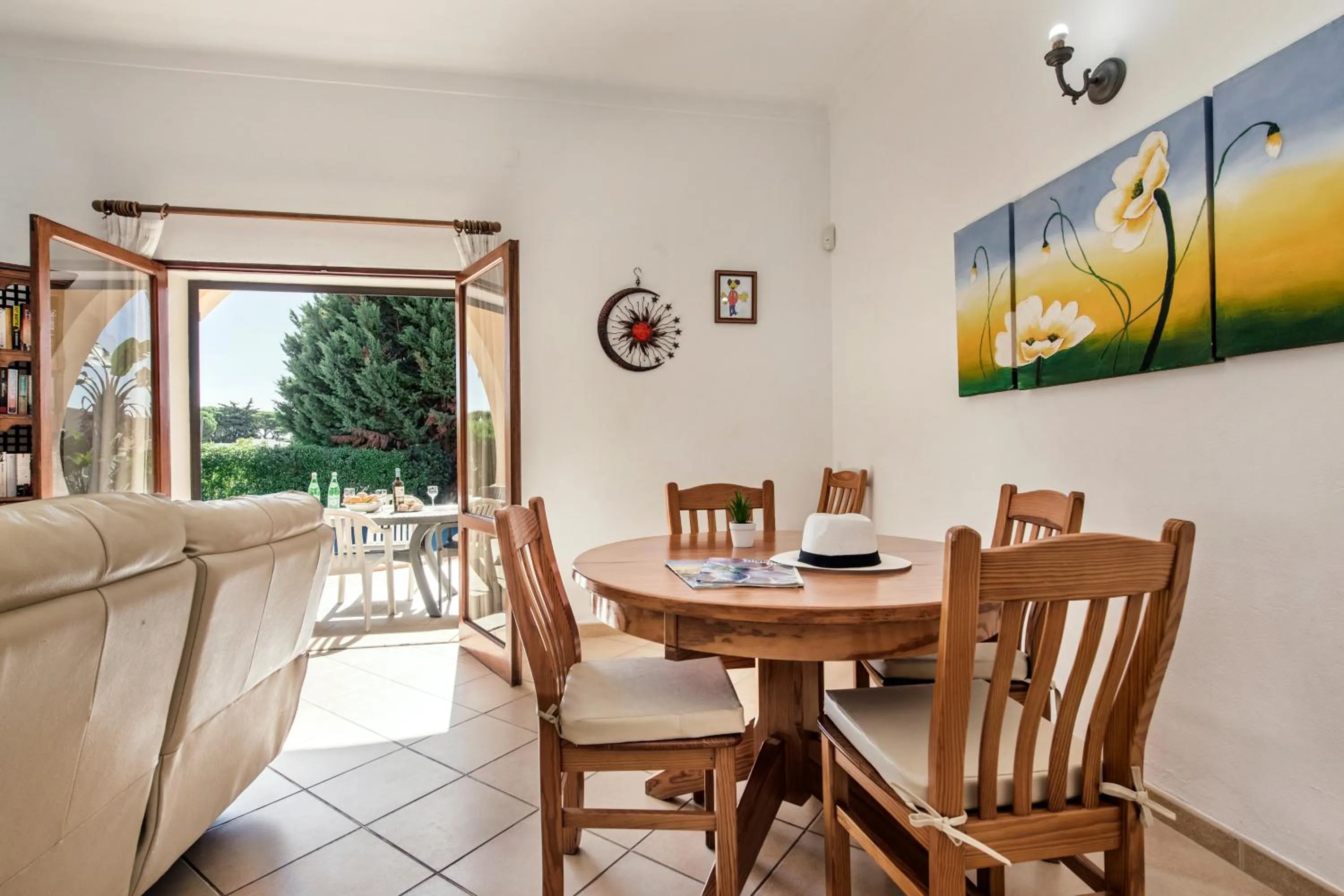 Living room in Exclusive Retreat in Vilamoura, private pool, off-street parking, Free AC wifi