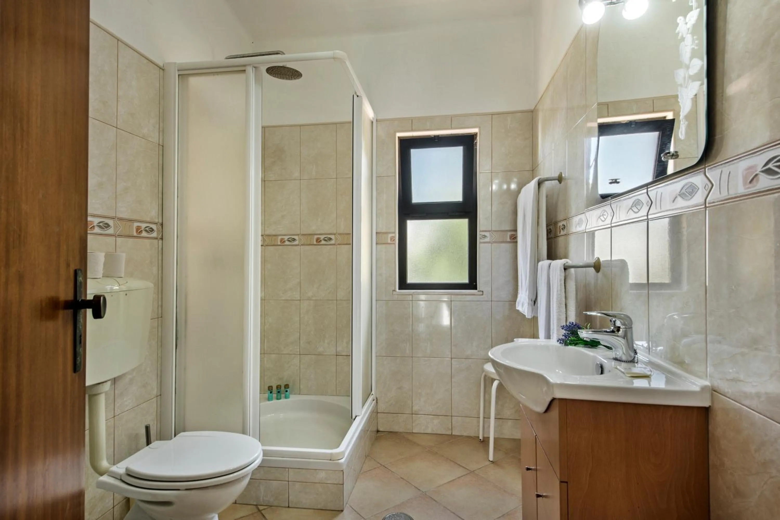 Bathroom in Exclusive Retreat in Vilamoura, private pool, off-street parking, Free AC wifi