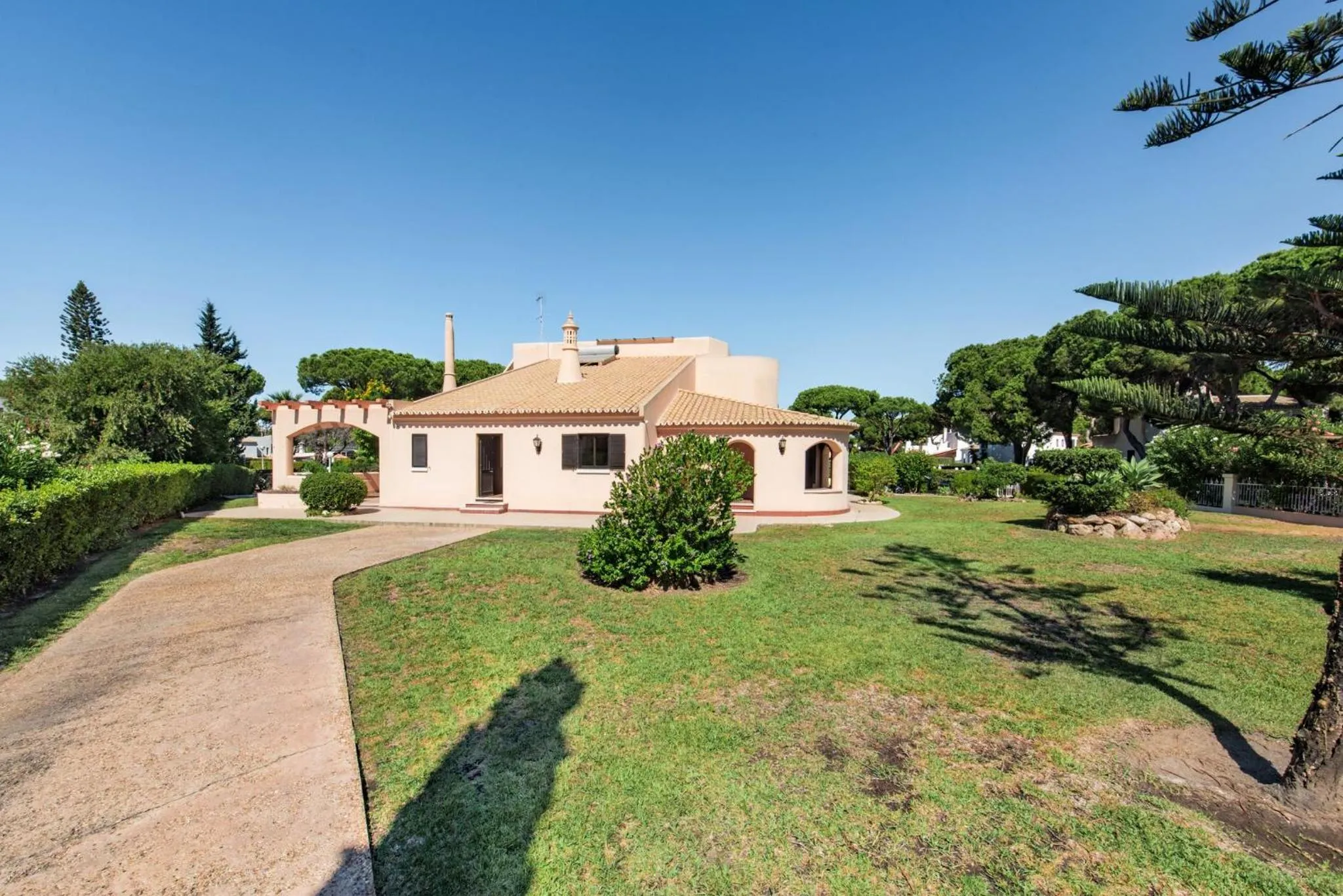 5 En-Suite Bedrooms, close to centre, free AC WiFi