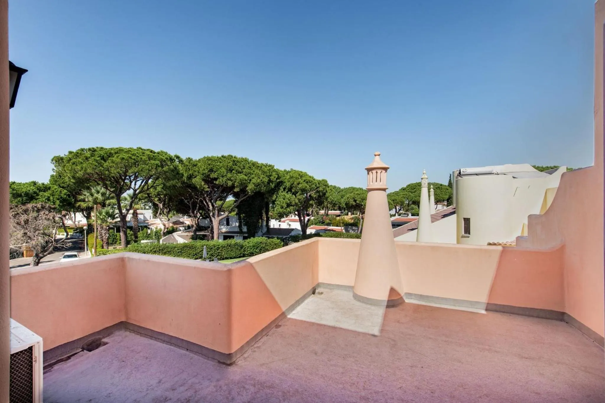 Summer in 5 En-Suite Bedrooms, close to centre, free AC WiFi