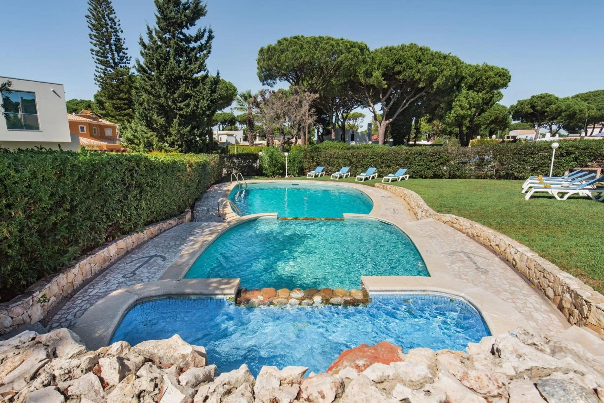 Summer in 5 En-Suite Bedrooms, close to centre, free AC WiFi