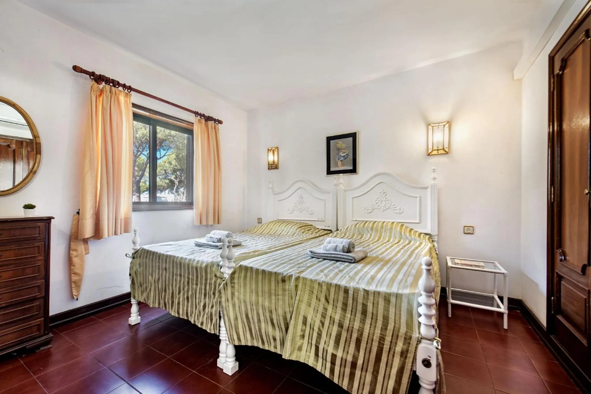 Bed in 5 En-Suite Bedrooms, close to centre, free AC WiFi