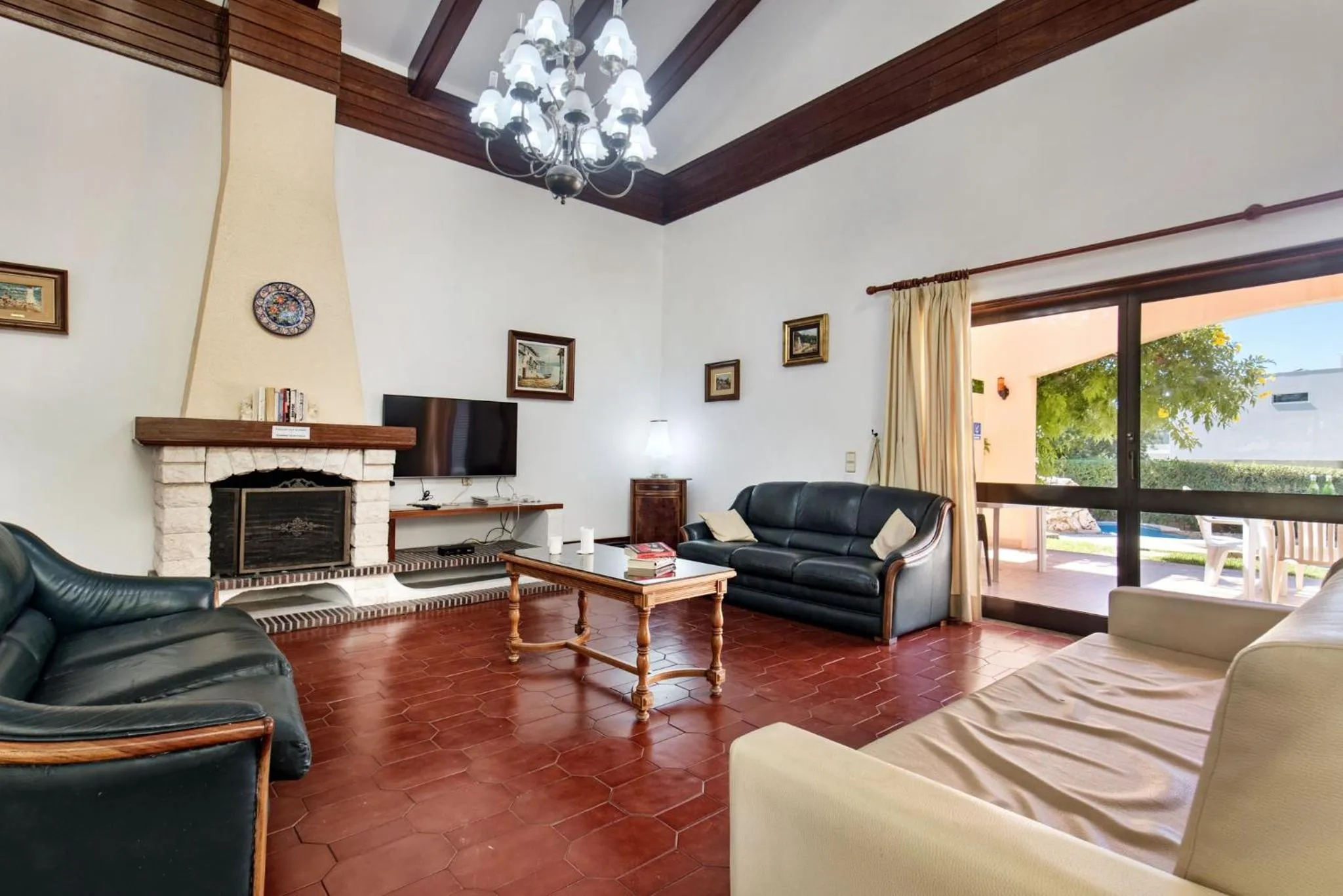 Living room in 5 En-Suite Bedrooms, close to centre, free AC WiFi