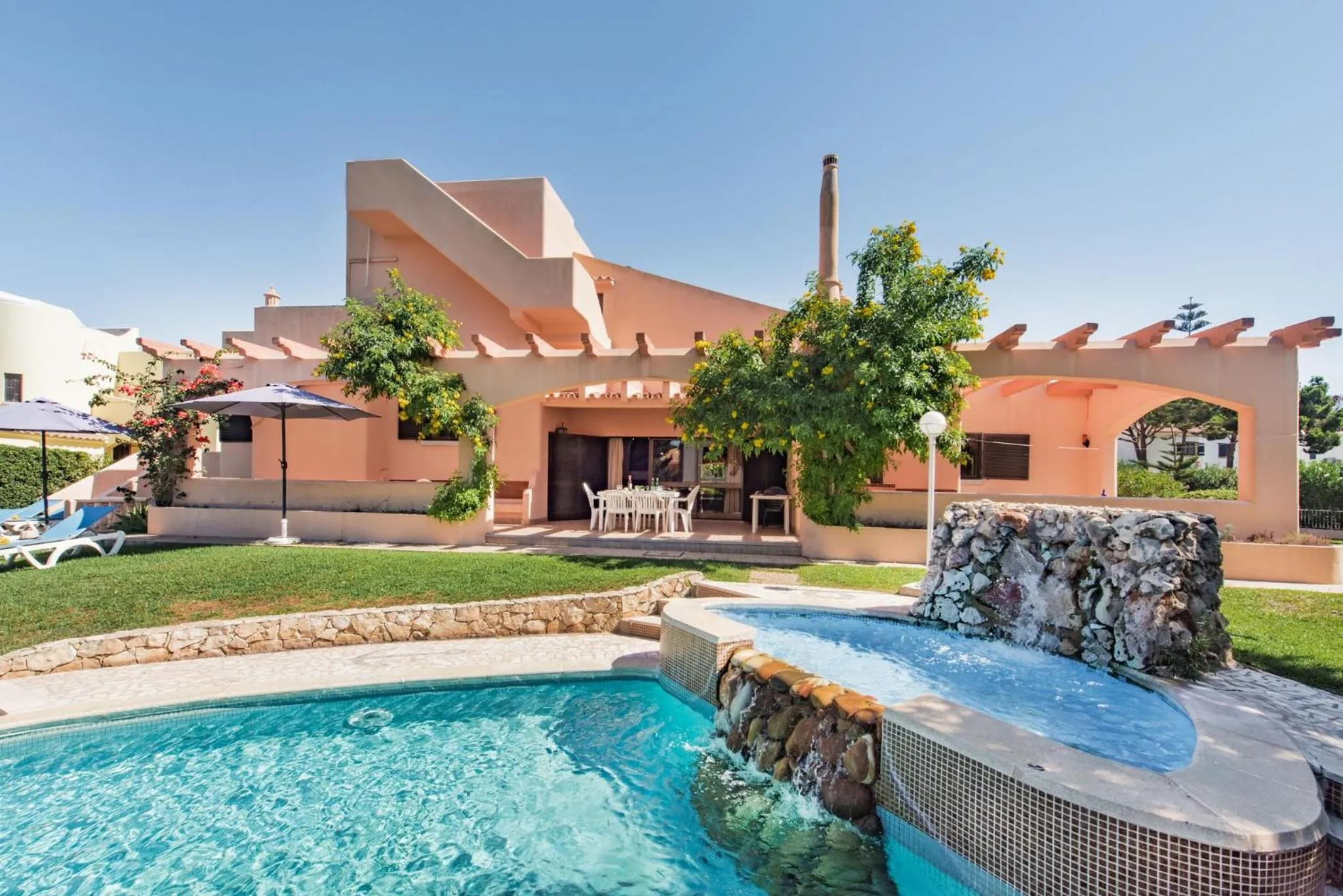 5 En-Suite Bedrooms, close to centre, free AC WiFi