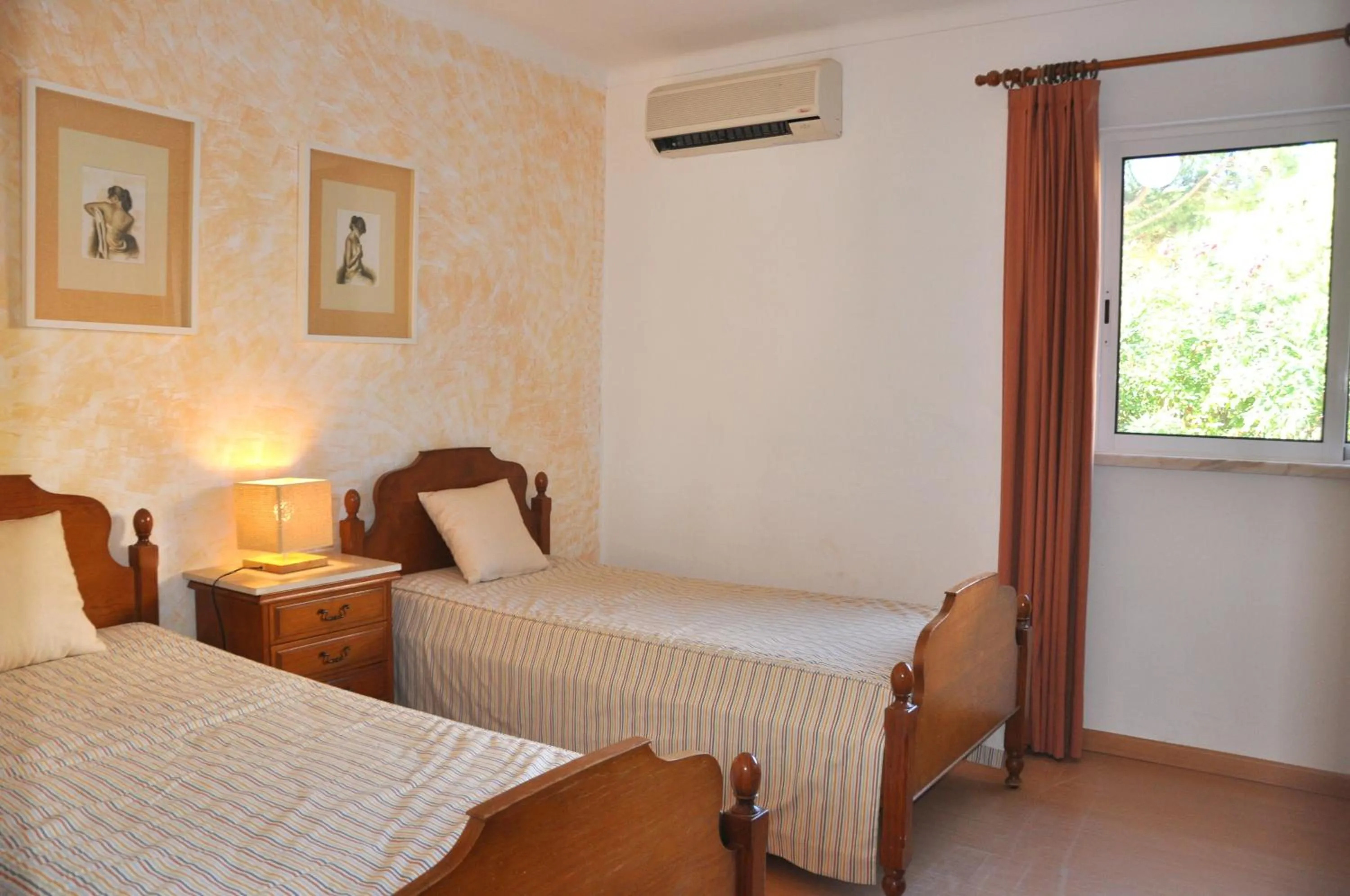 Bedroom, Bed in Stylish and well-equipped, private pool, close to amenities, free AC and Wifi