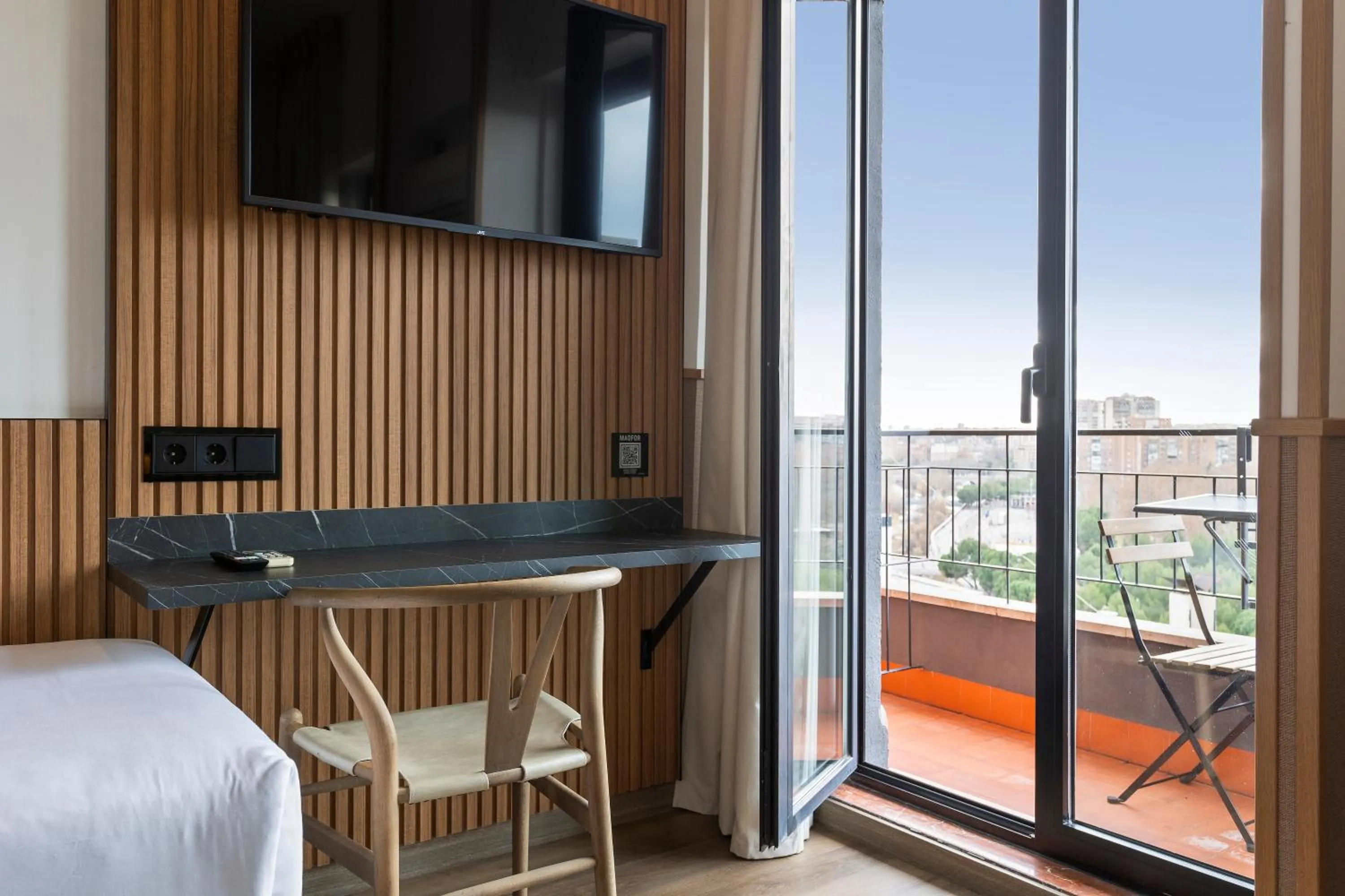 Balcony/Terrace, Bed in Hotel Acta Madfor