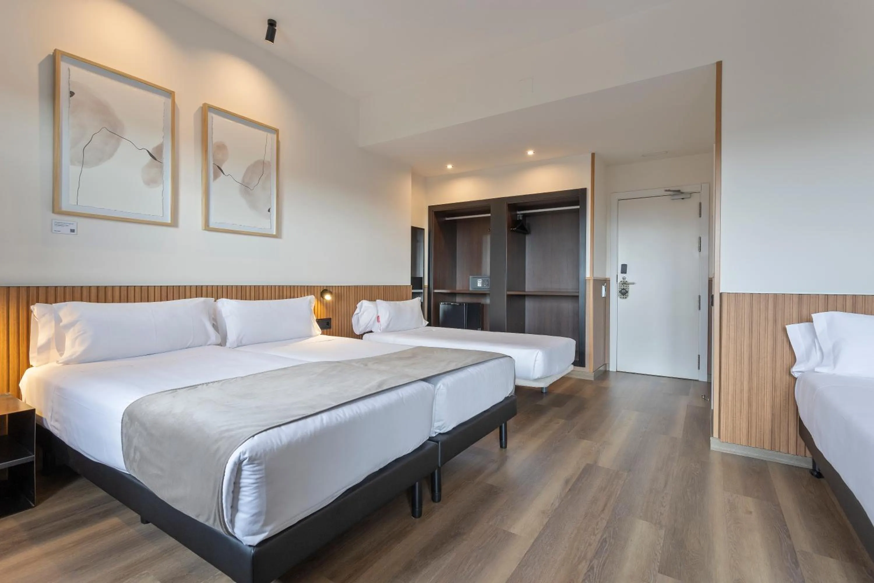 Bedroom, Bed in Hotel Acta Madfor