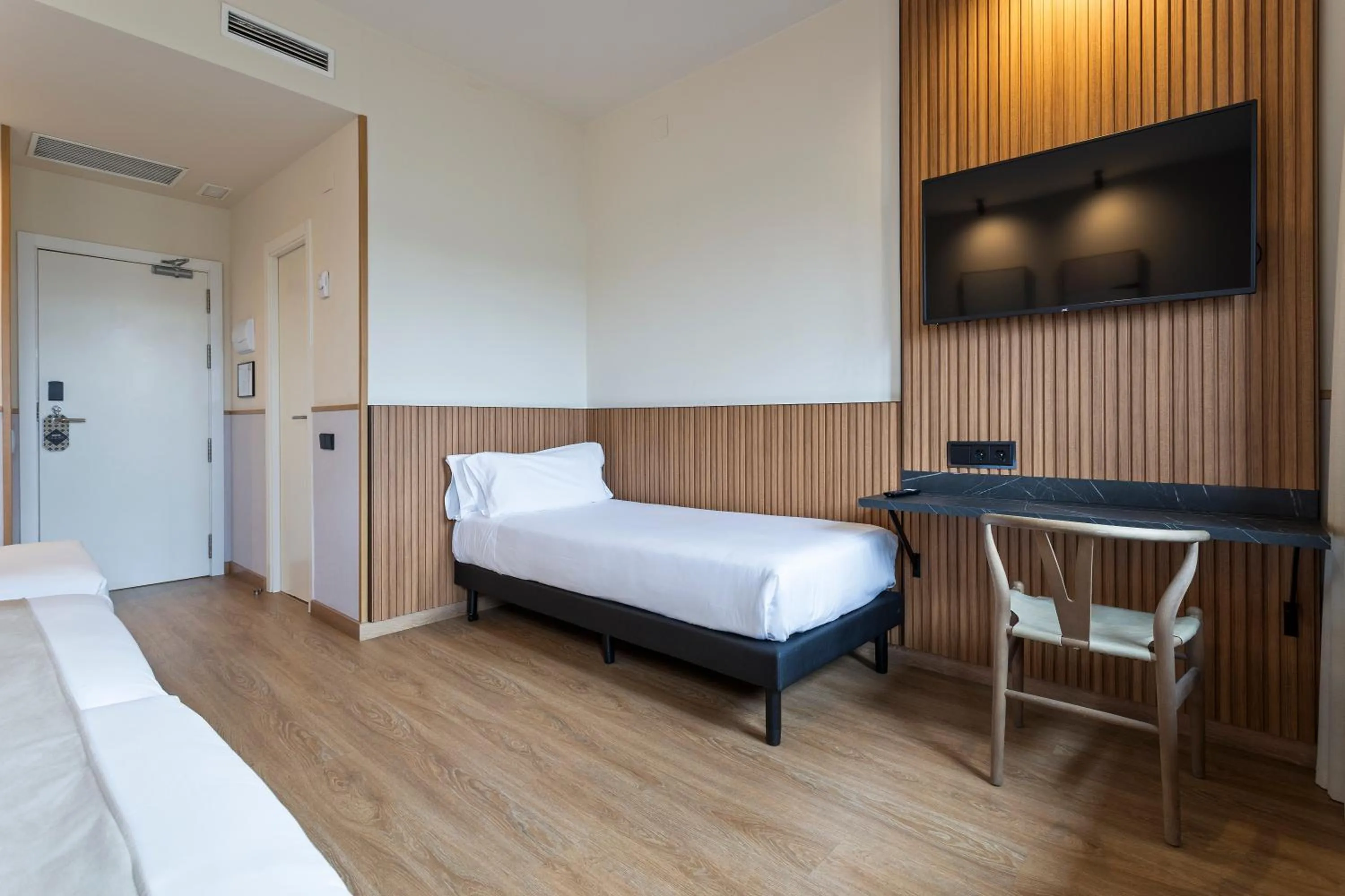 Bedroom, Bed in Hotel Acta Madfor