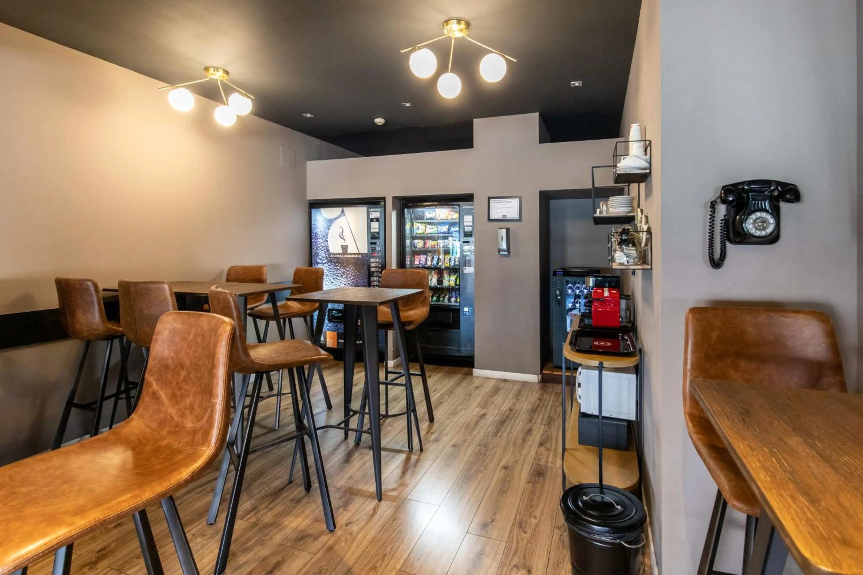 Food and drinks in Hotel Acta Madfor