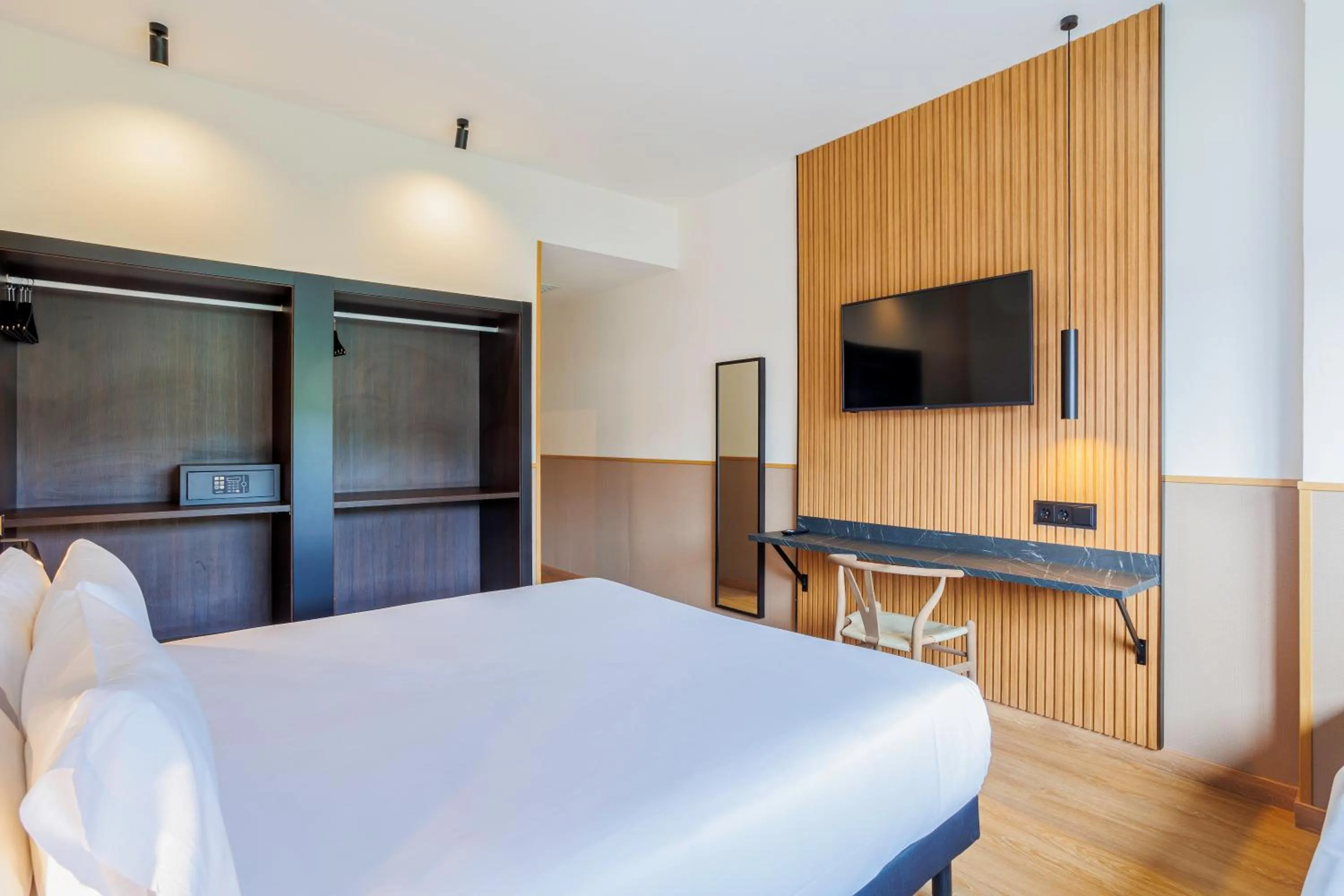 Bed in Hotel Acta Madfor