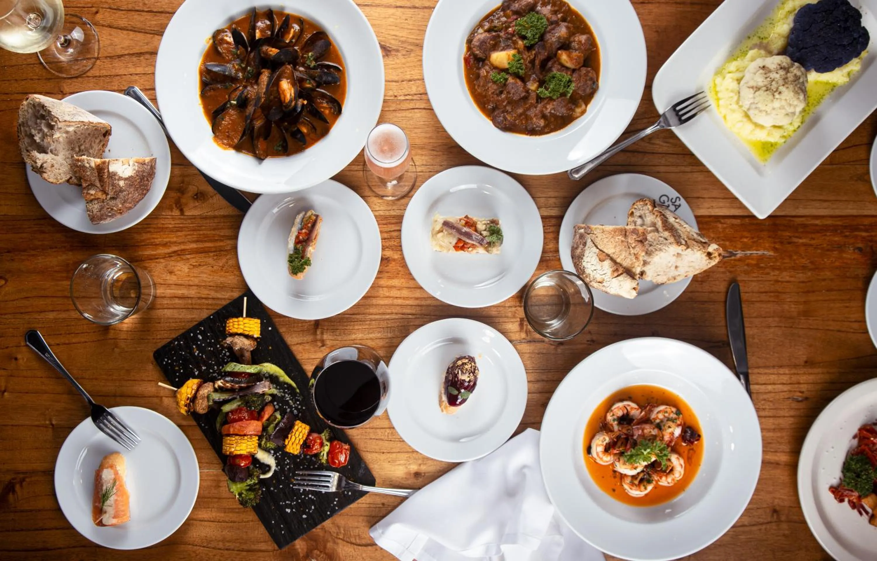 Food and drinks in Loft Osteria by Sagardi