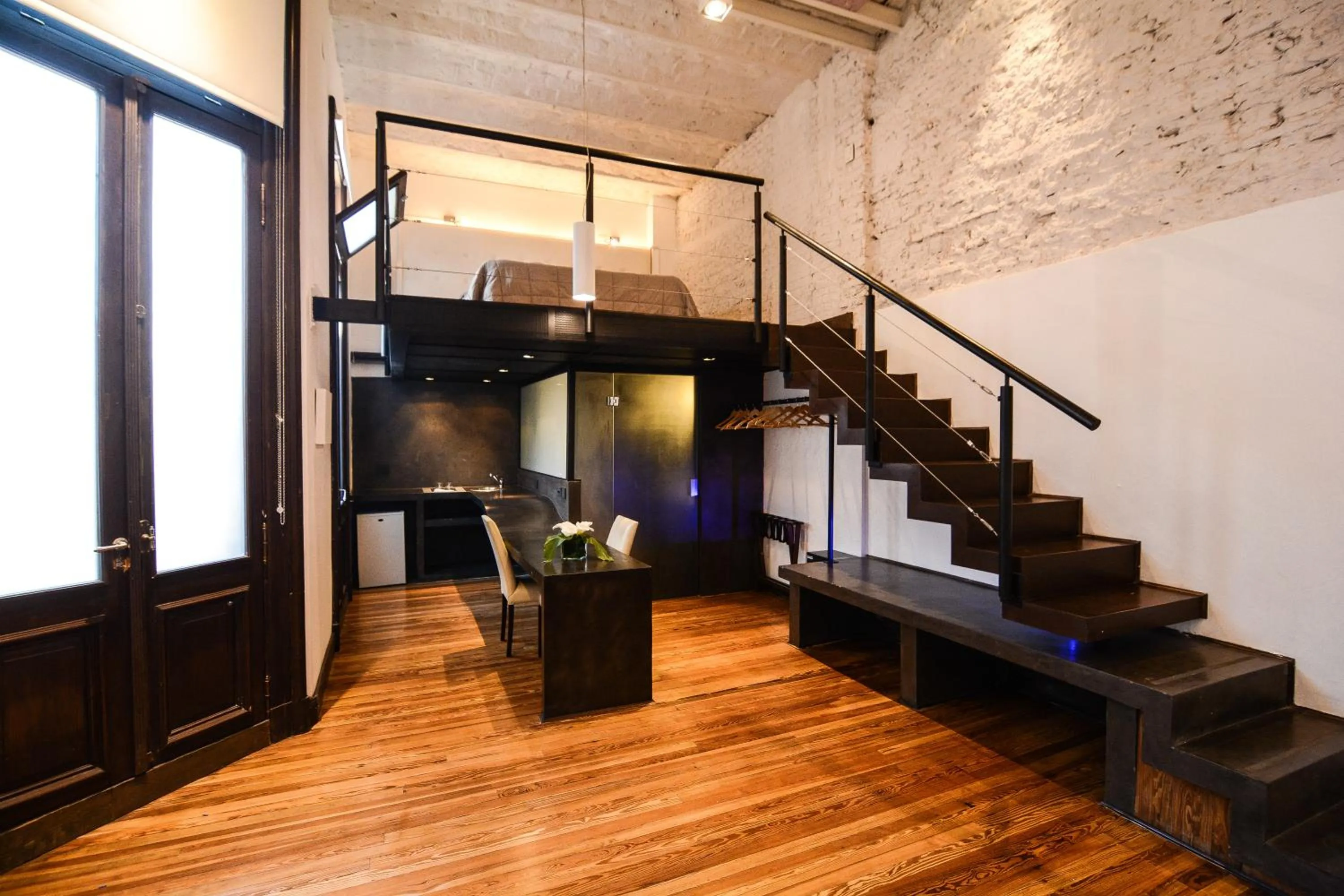 Photo of the whole room in Loft Osteria by Sagardi