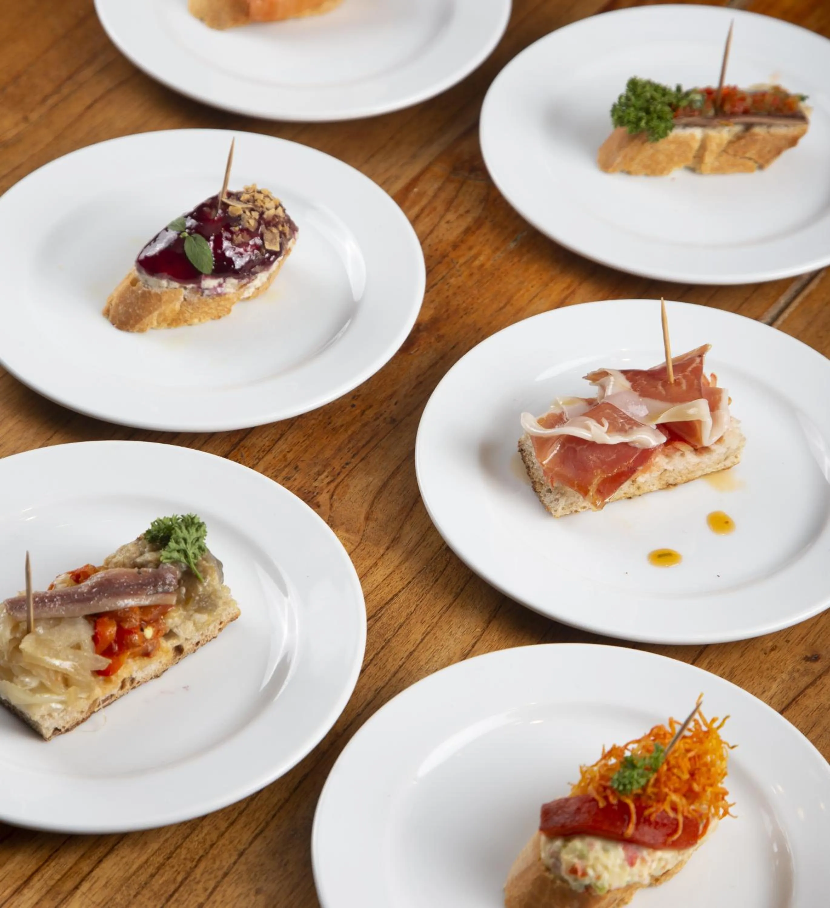 Food and drinks in Loft Osteria by Sagardi