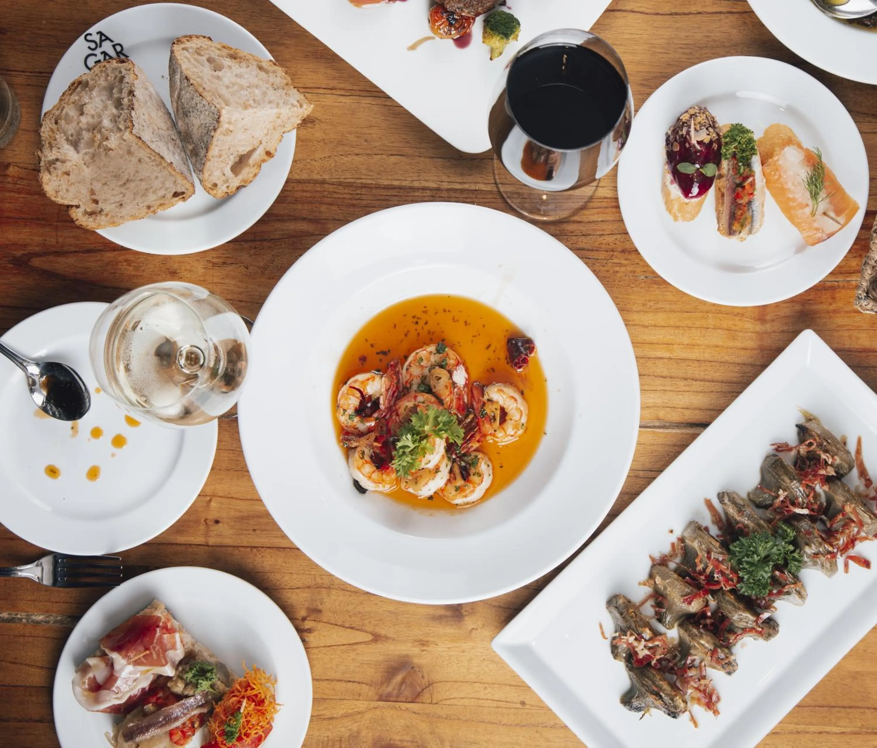 Food and drinks in Loft Osteria by Sagardi