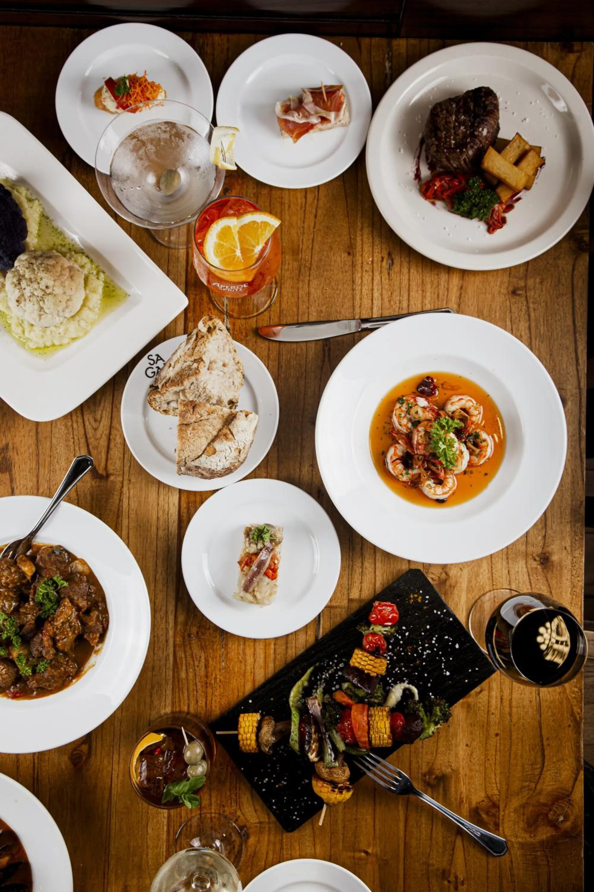 Food and drinks in Loft Osteria by Sagardi