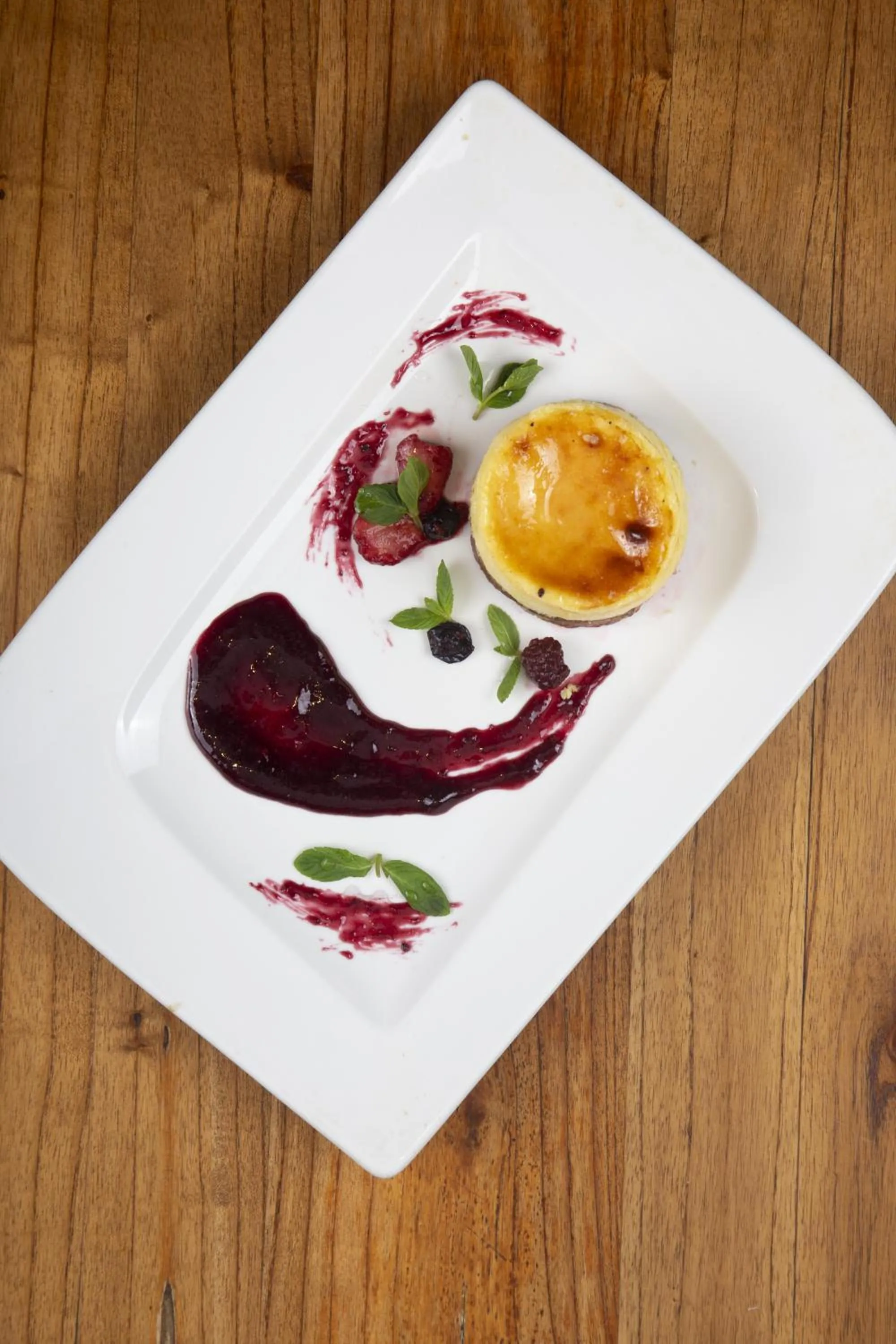 Food and drinks in Loft Osteria by Sagardi