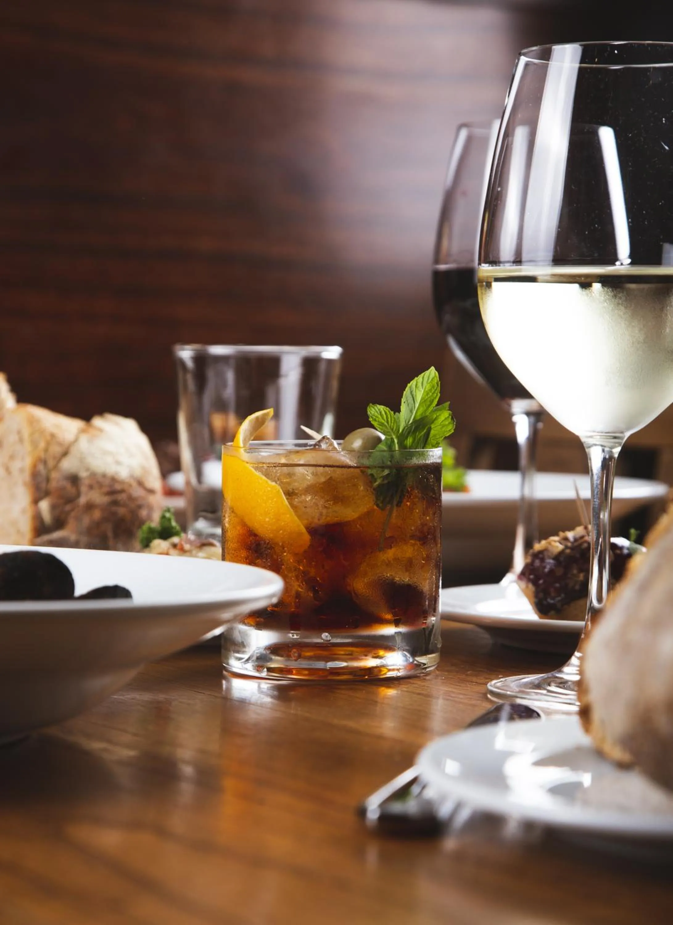 Food and drinks in Loft Osteria by Sagardi