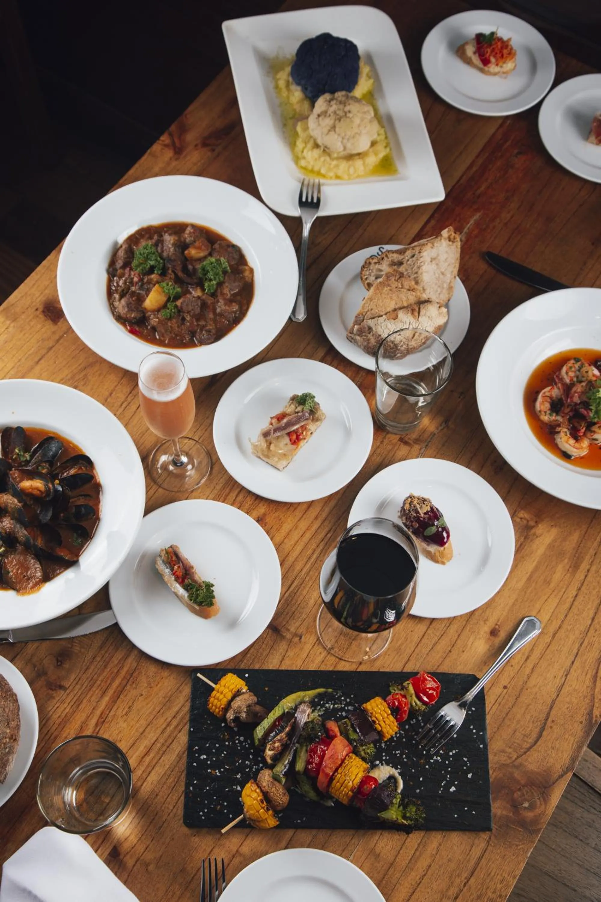 Food and drinks in Loft Osteria by Sagardi