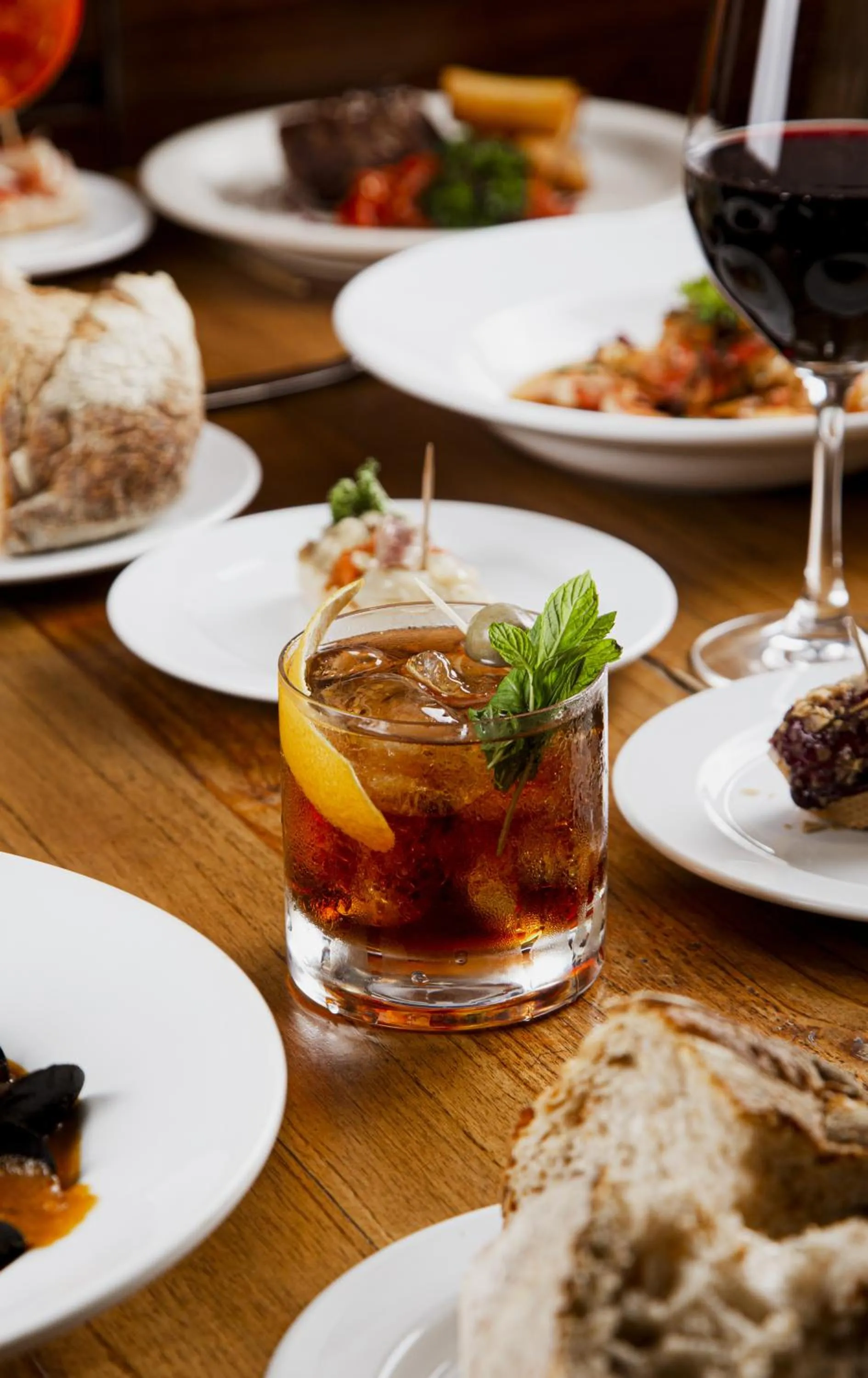 Food and drinks in Loft Osteria by Sagardi