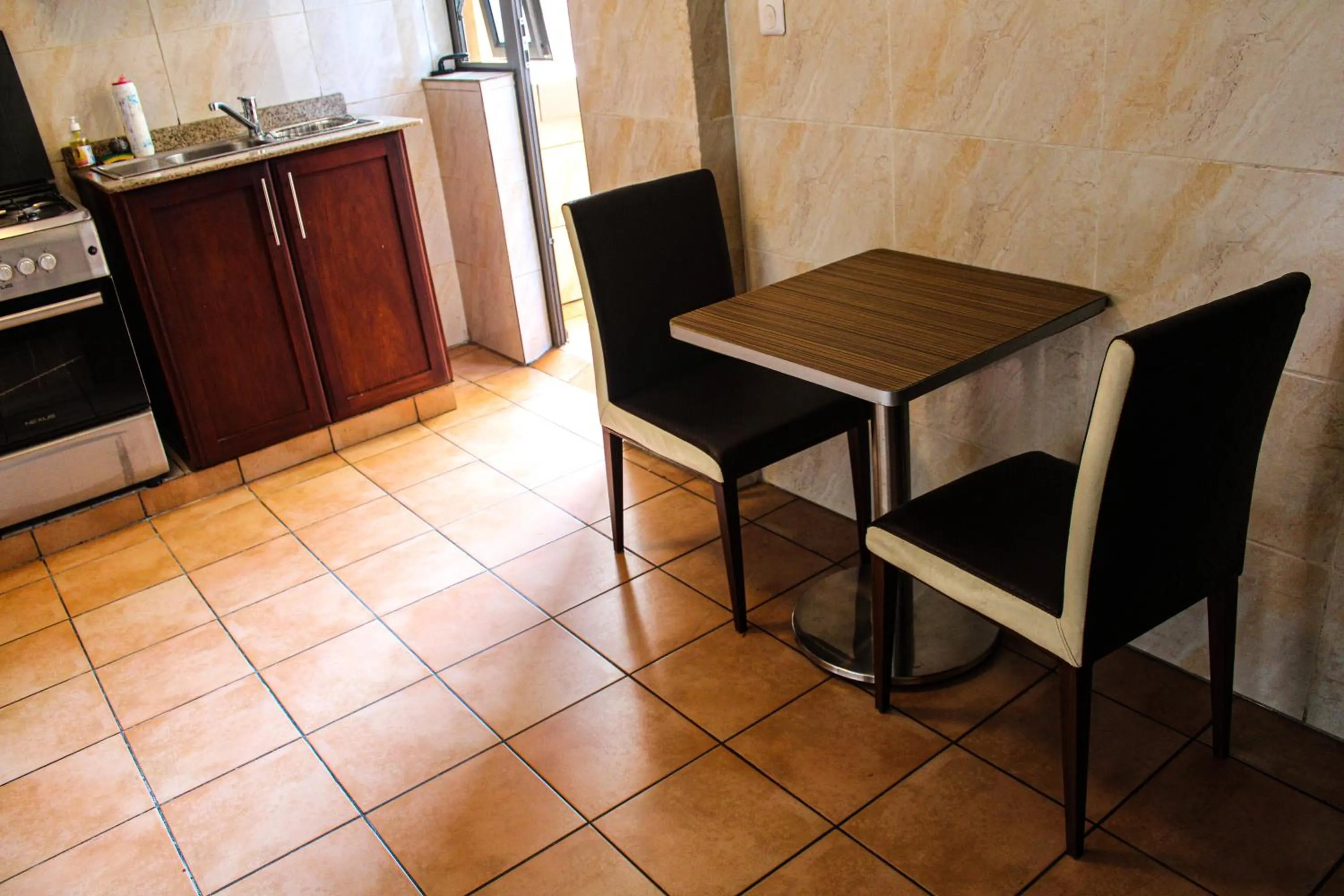 Kitchen or kitchenette in Residence Le Carat Bonapriso