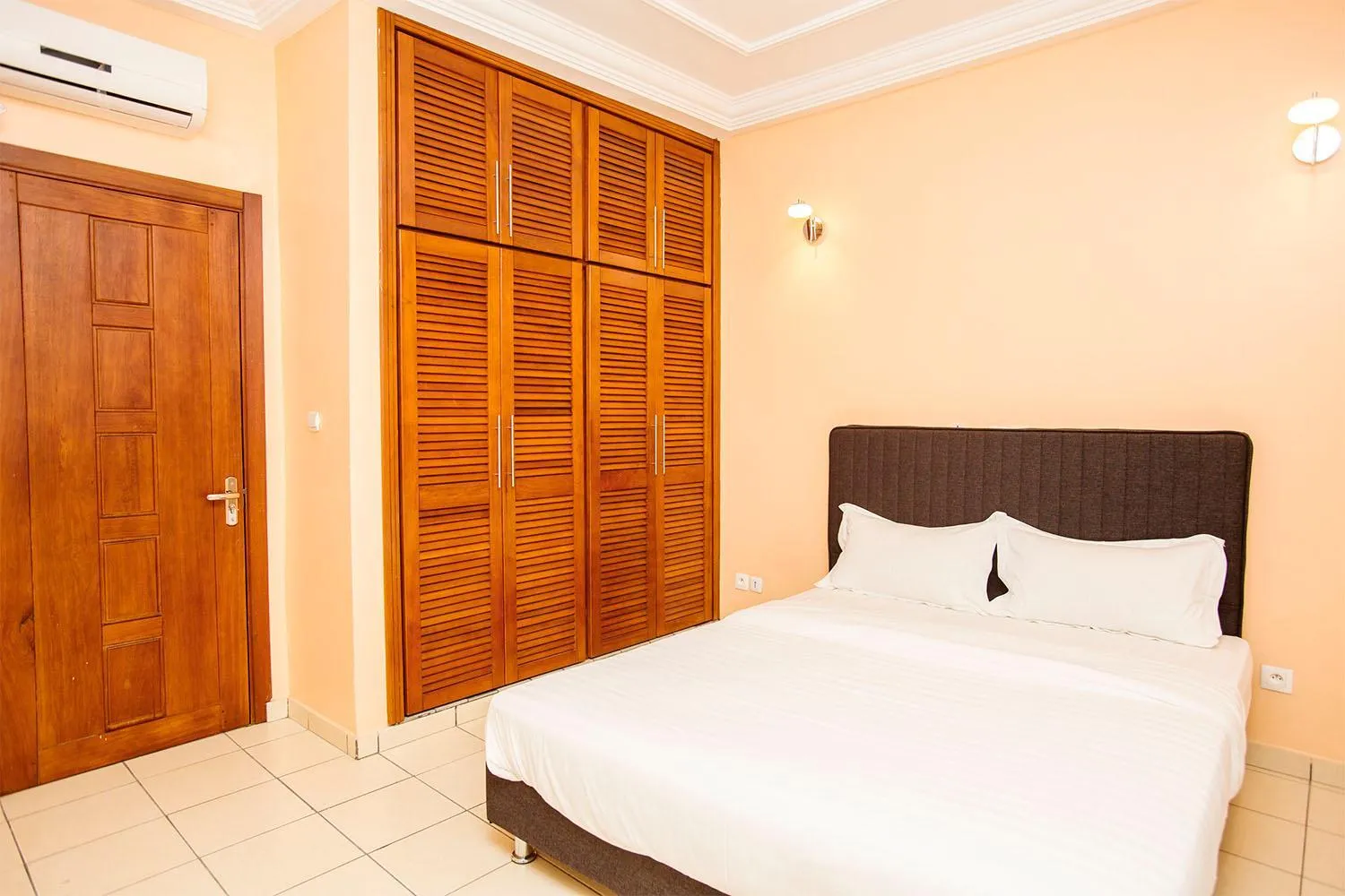 Bed in Residence Le Carat Bonapriso