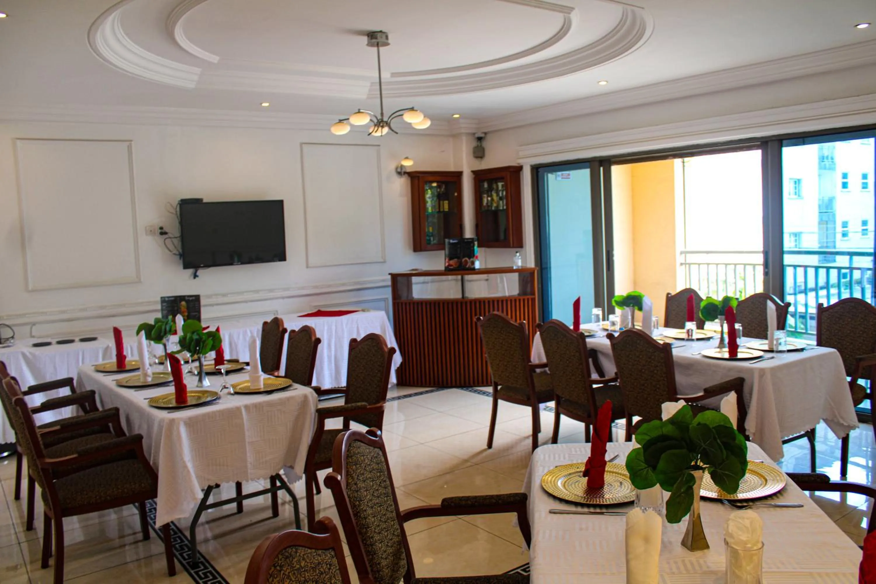 Restaurant/places to eat in Residence Le Carat Bonapriso