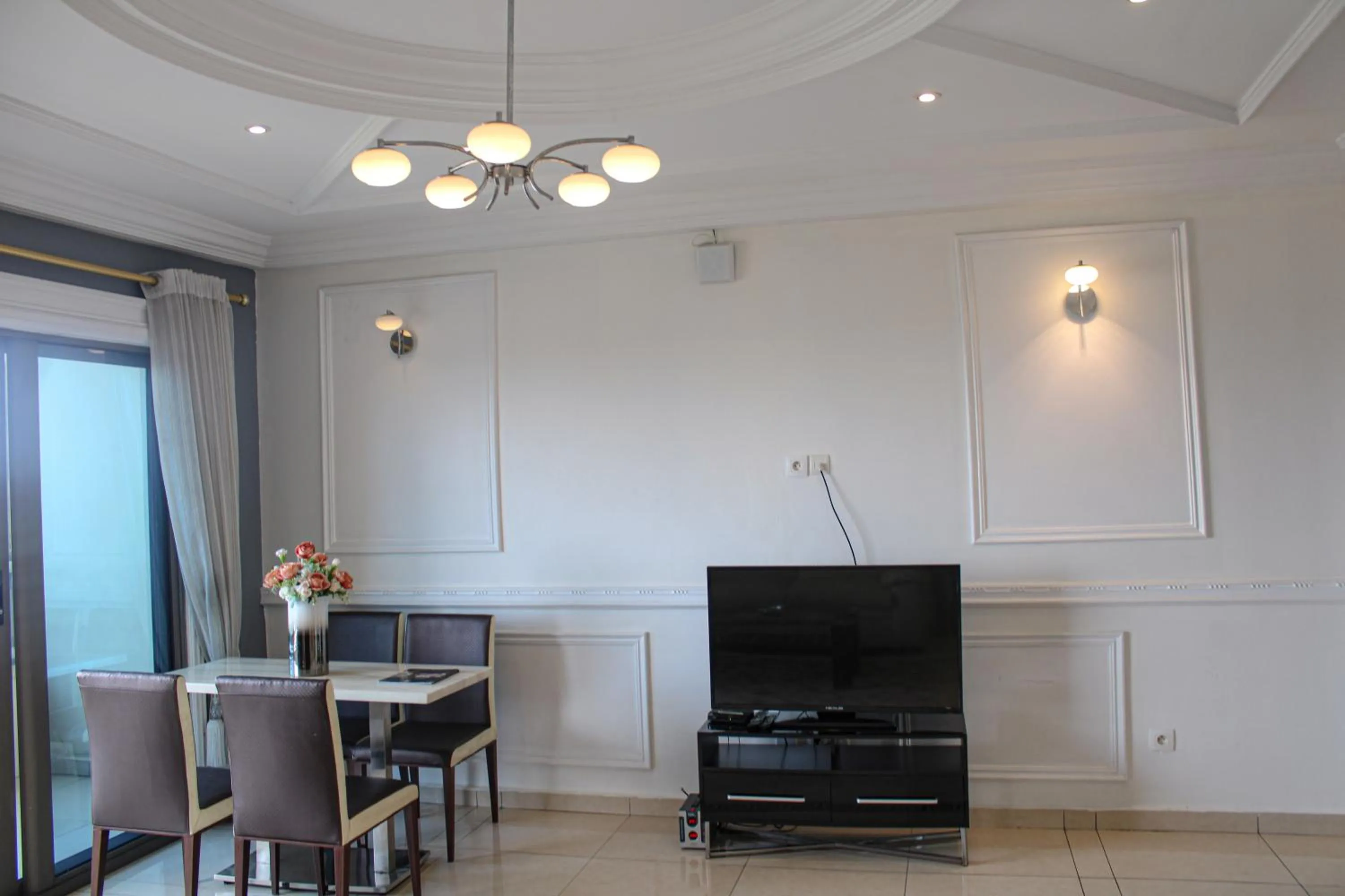 TV and multimedia in Residence Le Carat Bonapriso