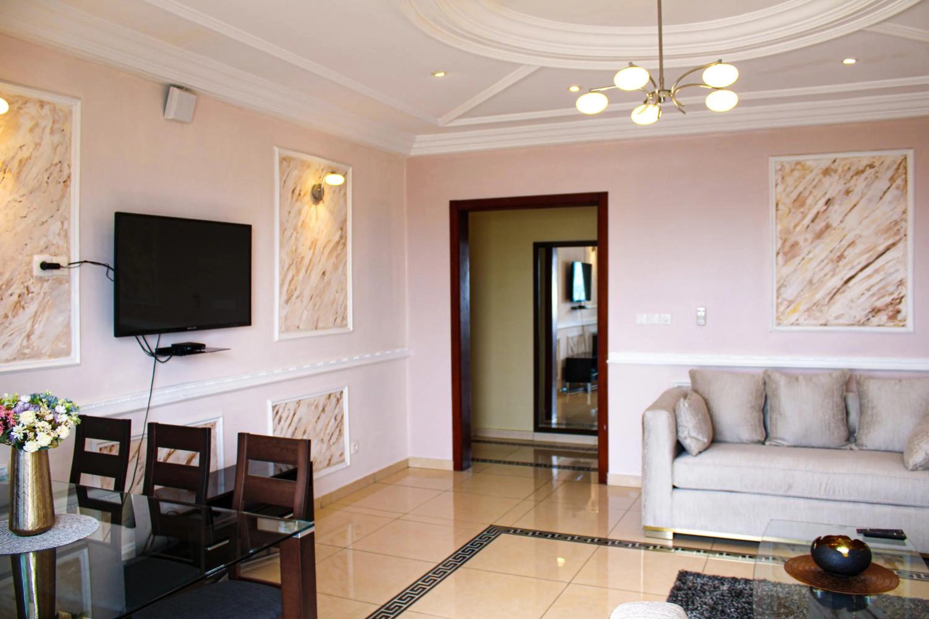 TV and multimedia in Residence Le Carat Bonapriso