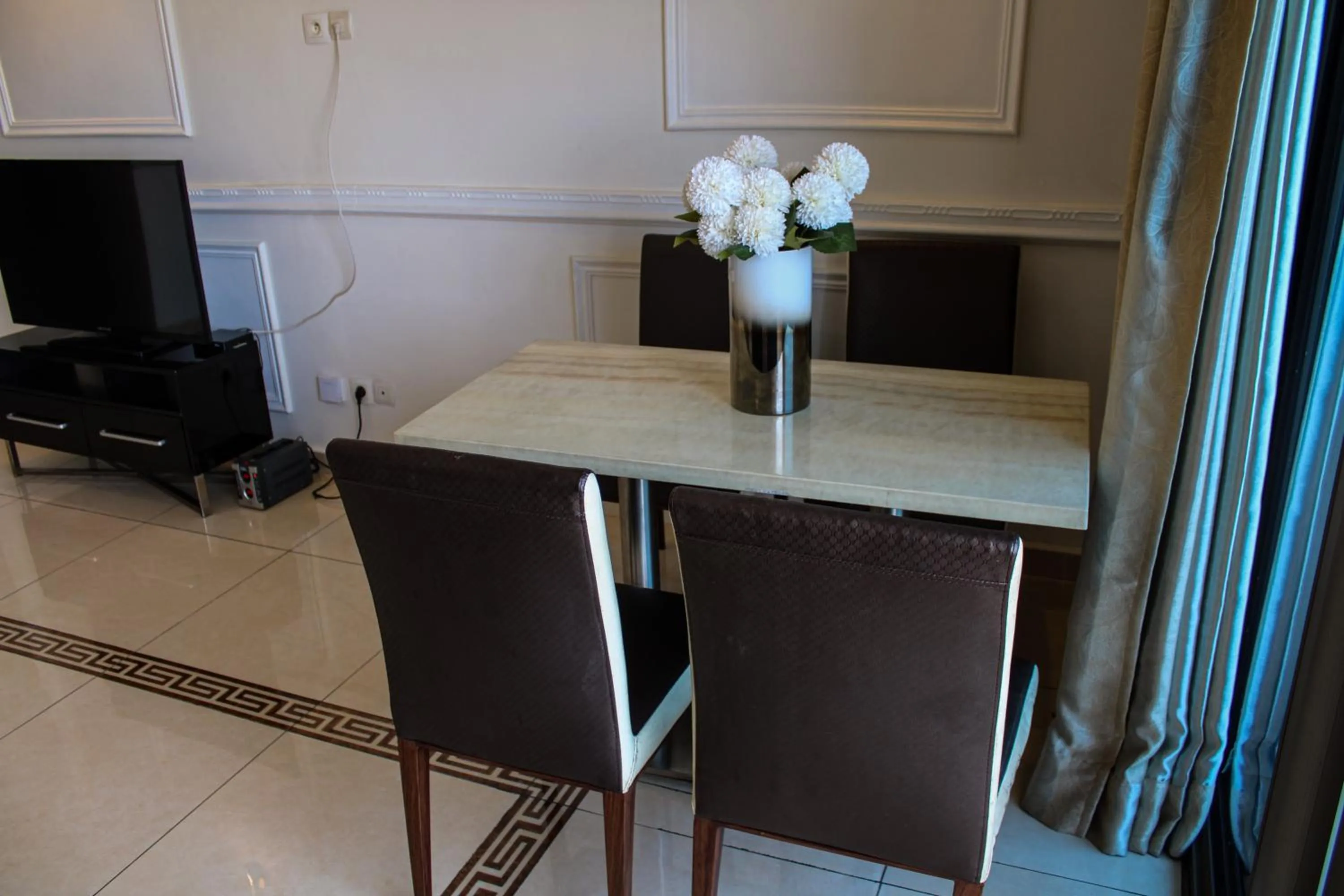 Dining area in Residence Le Carat Bonapriso