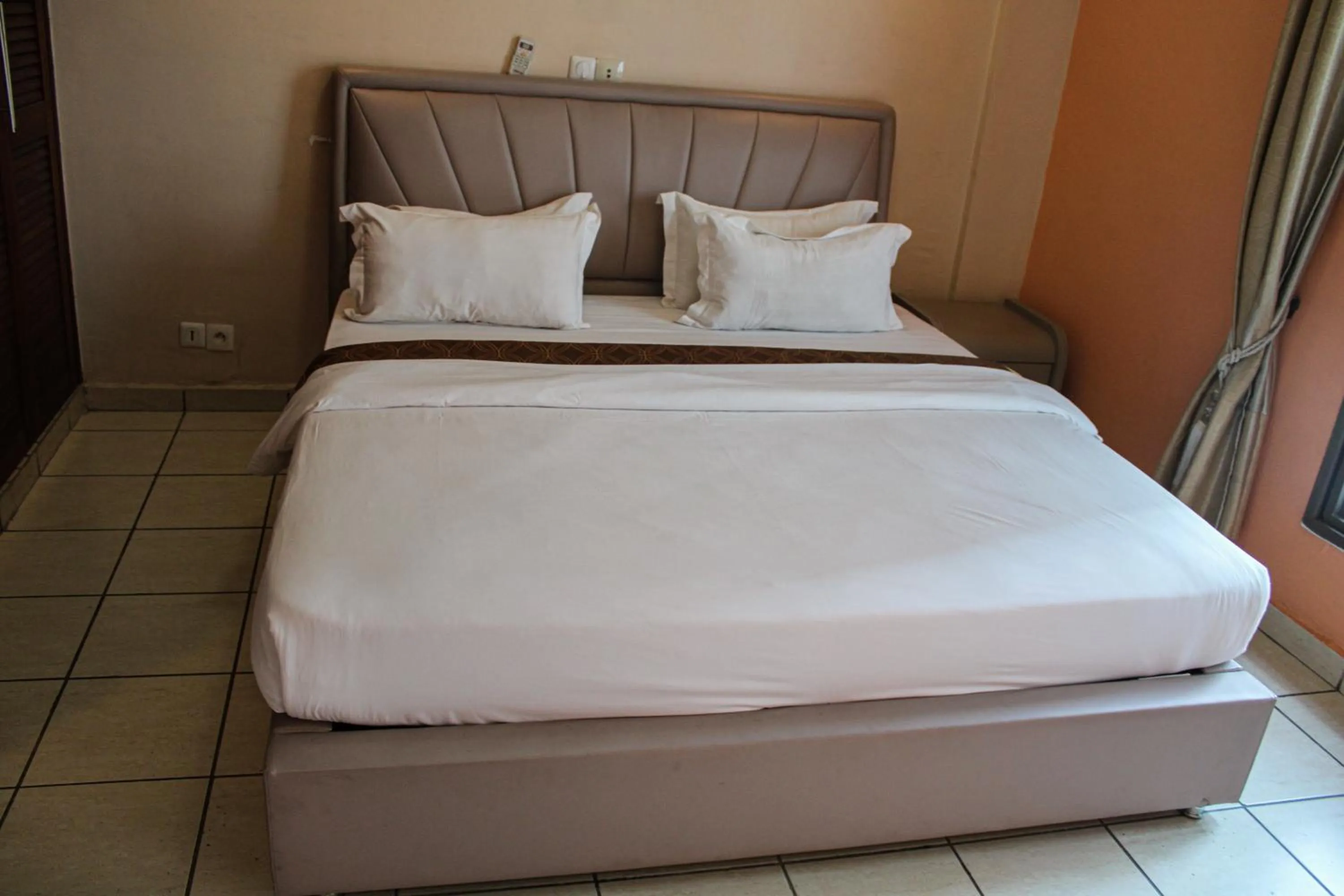 Bed in Residence Le Carat Bonapriso