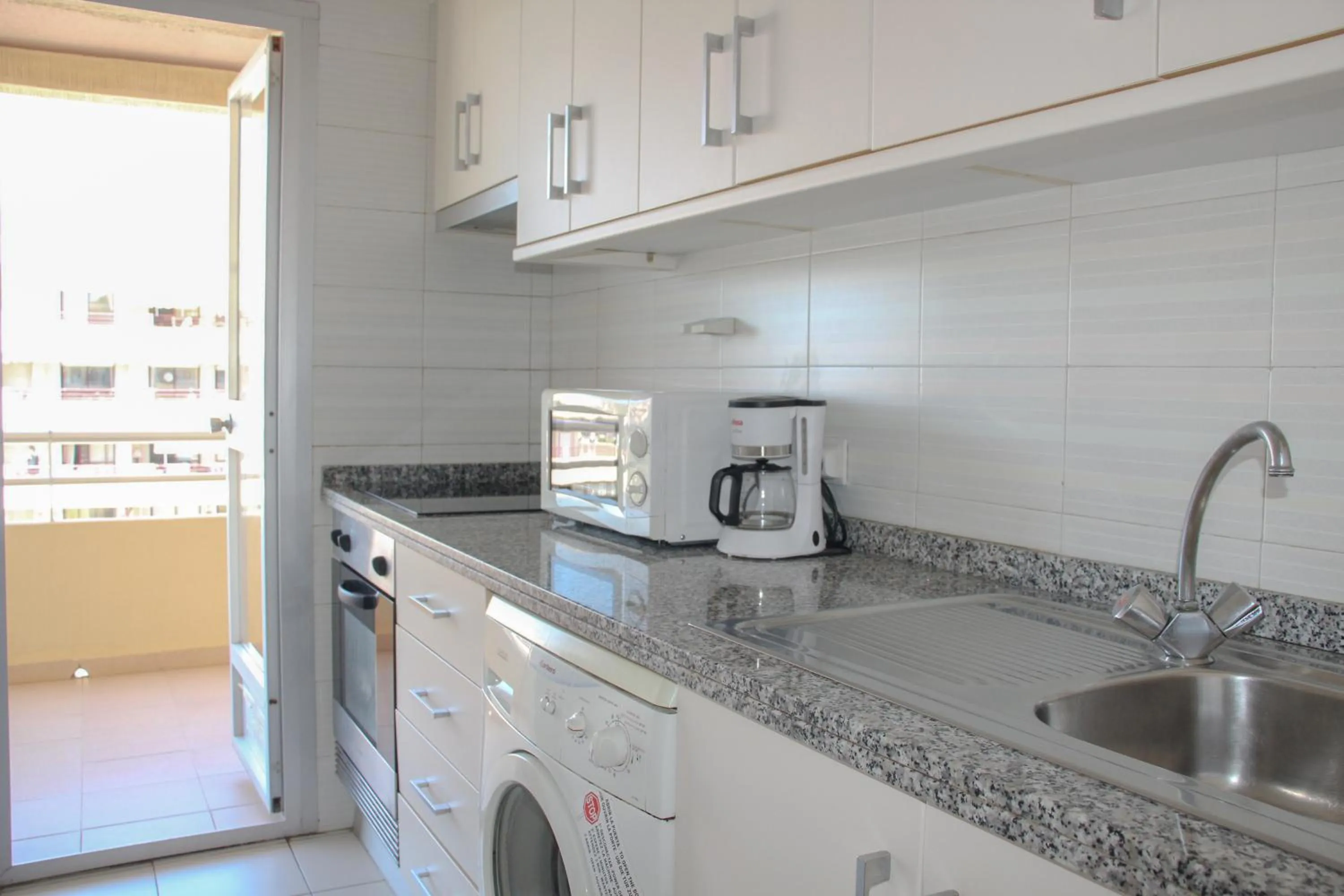 Kitchen or kitchenette in Apartamentos Turmalina Unitursa