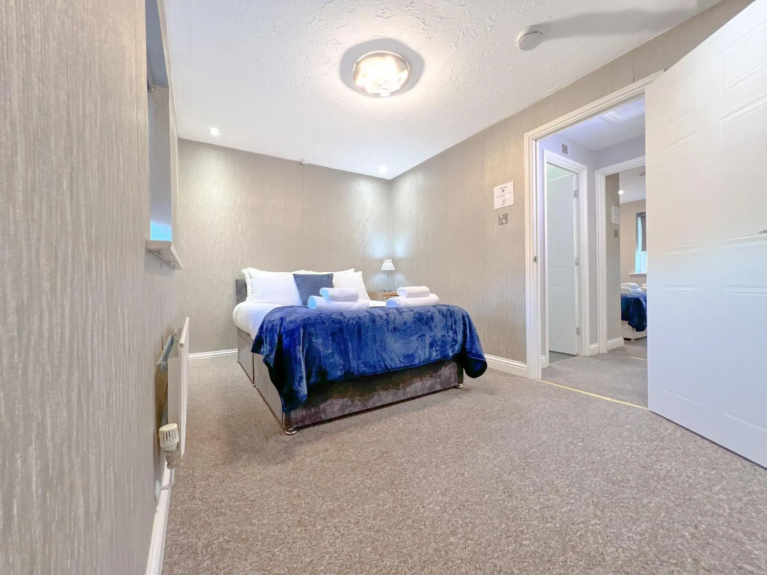 Bedroom, Bed in Taylor Close Bedroom, Bed in Taylor Close