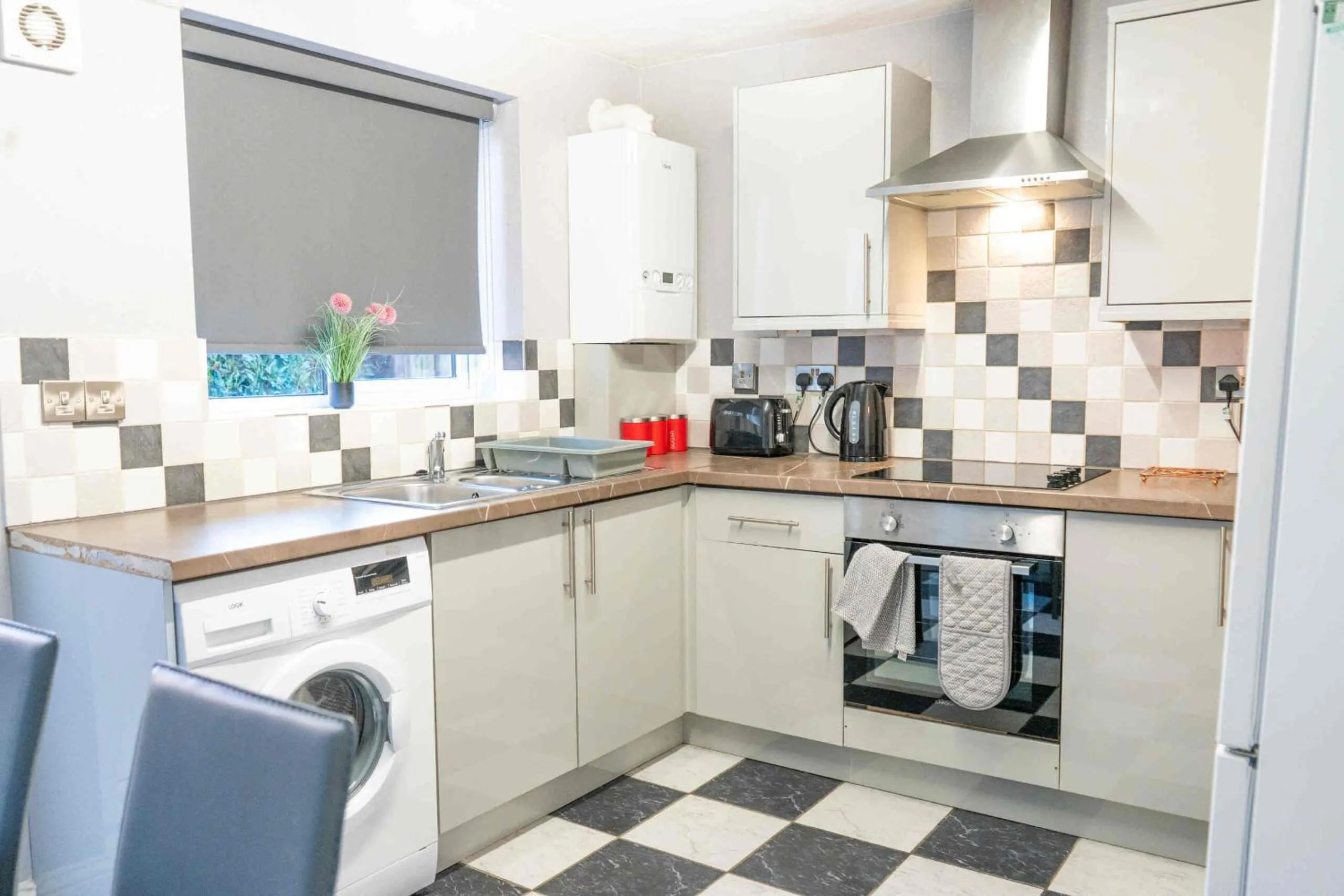 Kitchen or kitchenette in Taylor Close
