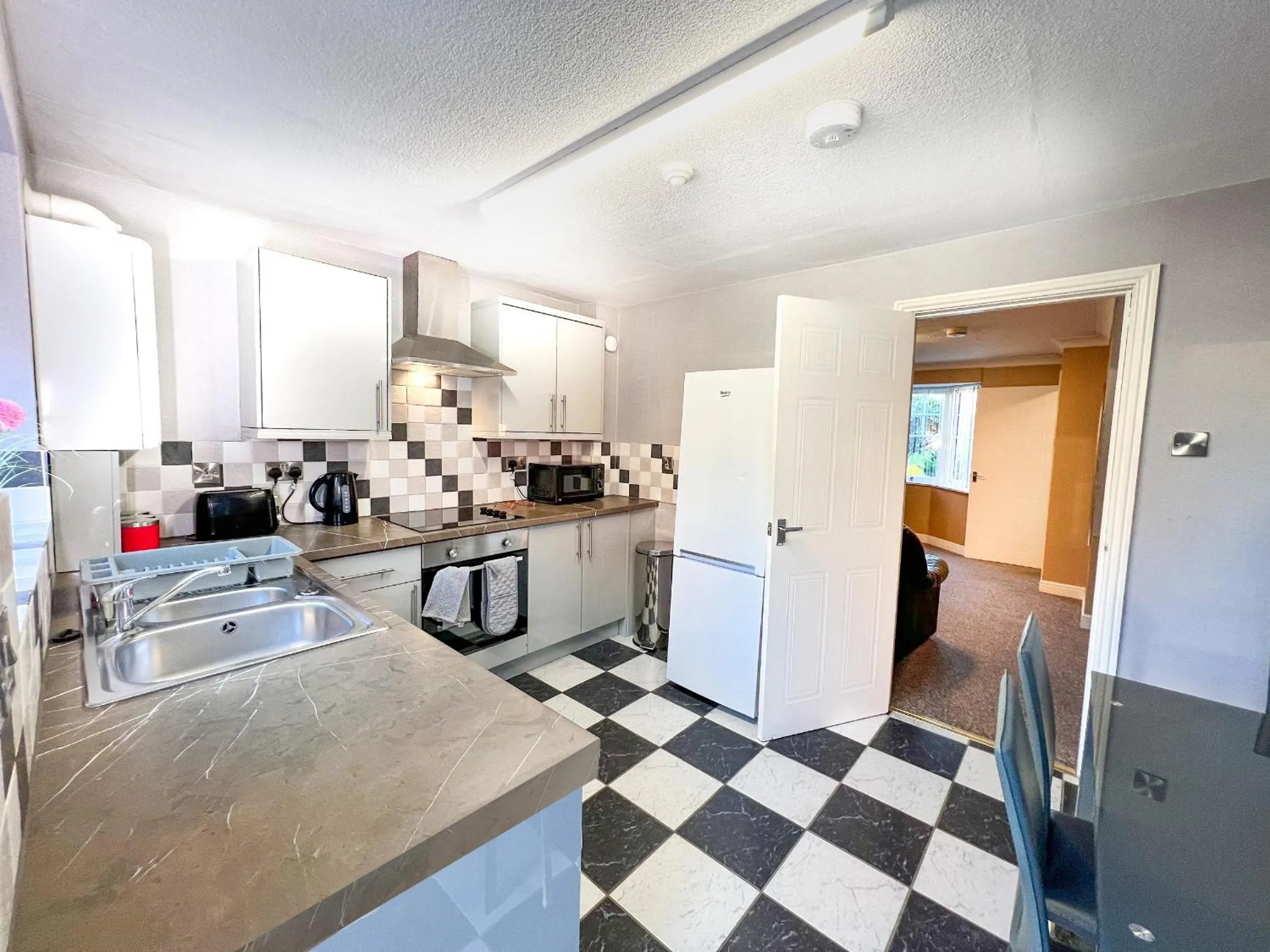 Kitchen or kitchenette in Taylor Close