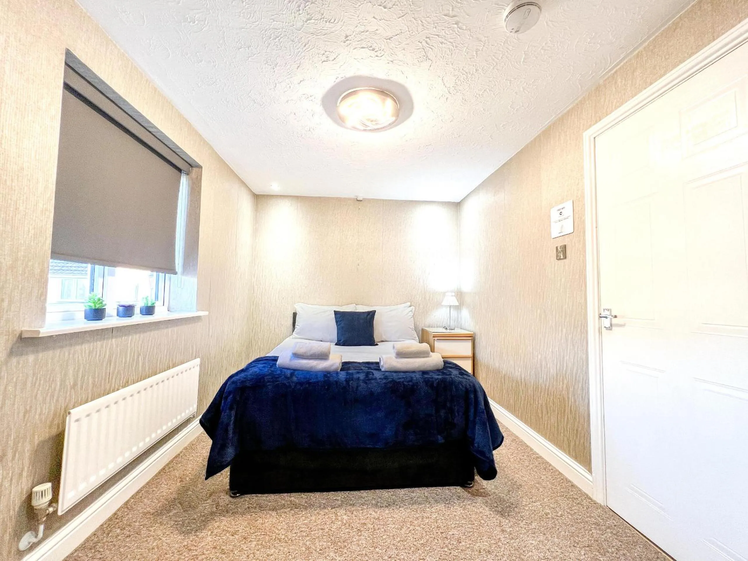 Bedroom, Bed in Taylor Close