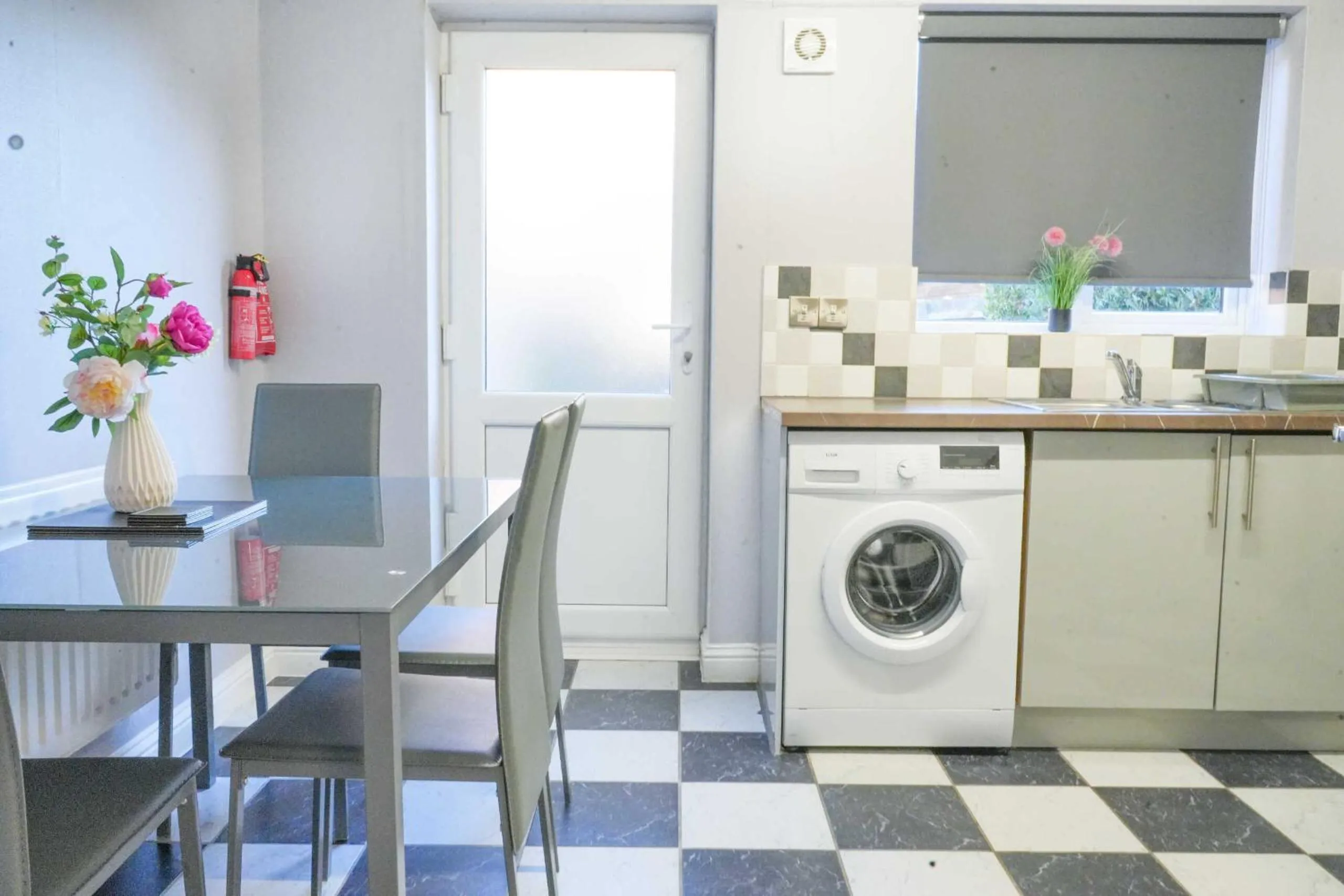Kitchen or kitchenette in Taylor Close