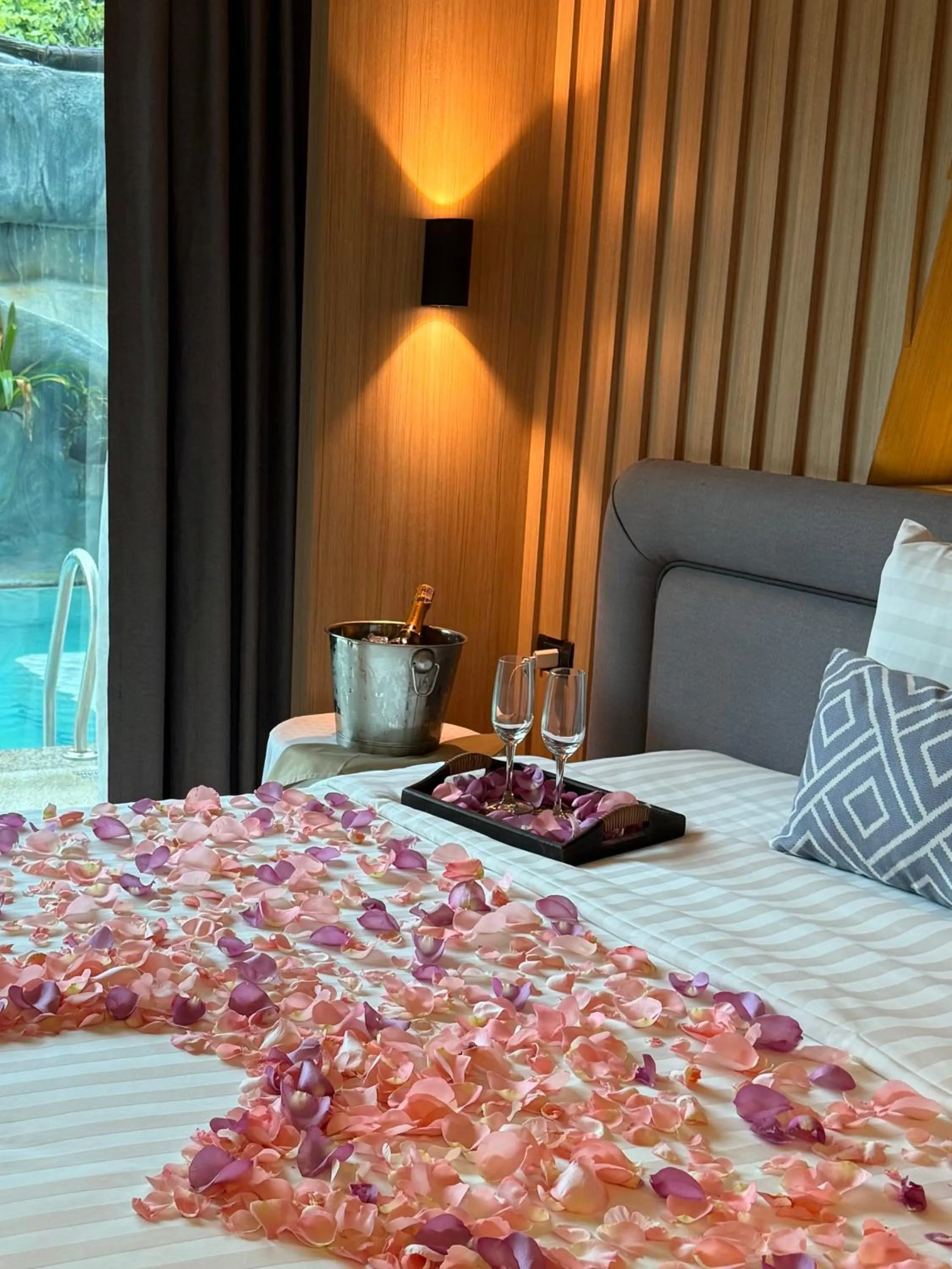 Dinner, Bed in Baan Taranya Koh Yao Yai Resort