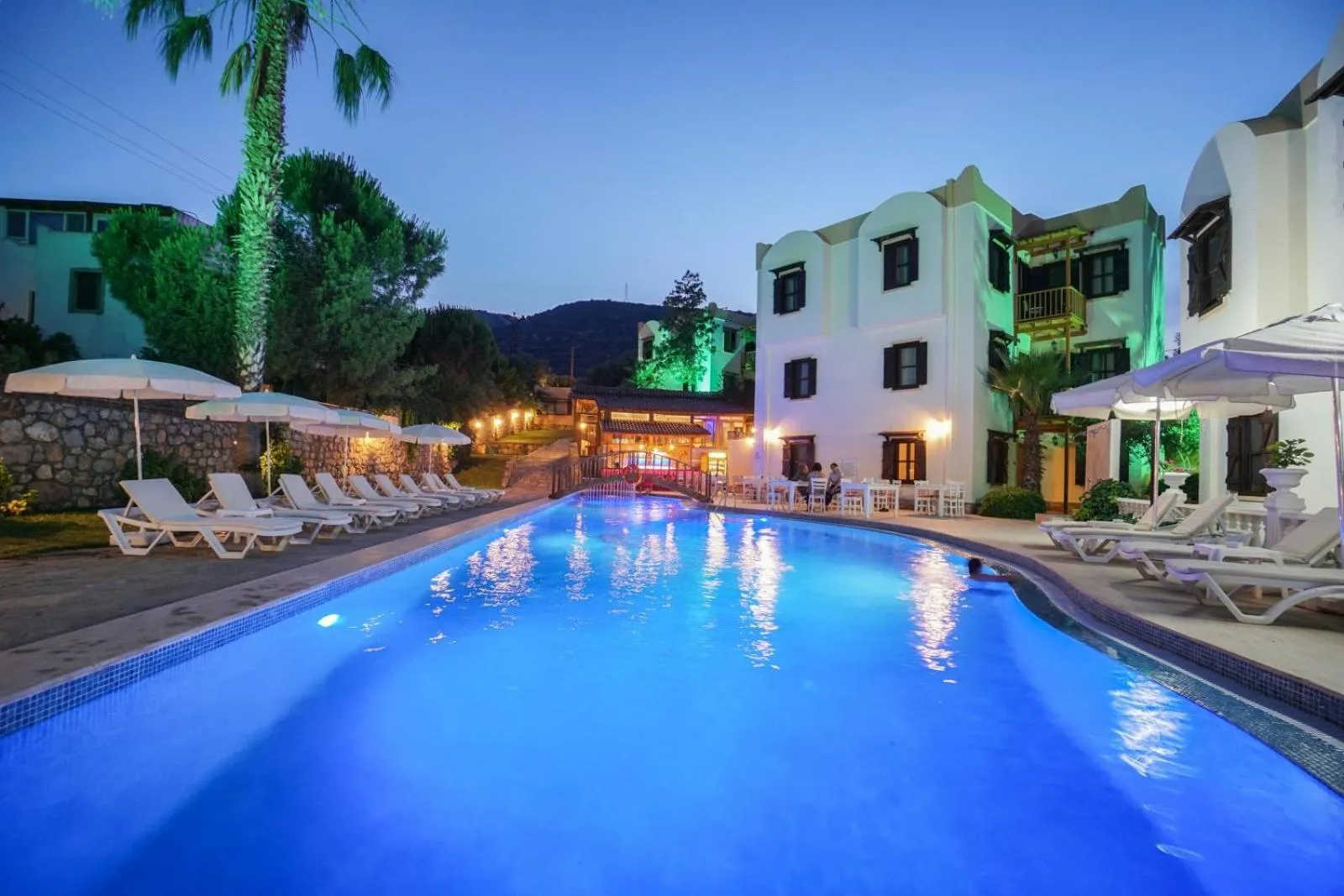 Swimming pool in Mira Suites