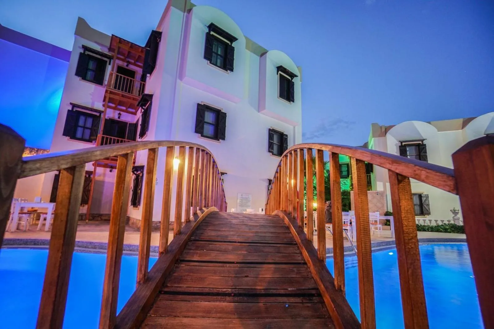 Swimming pool in Mira Suites