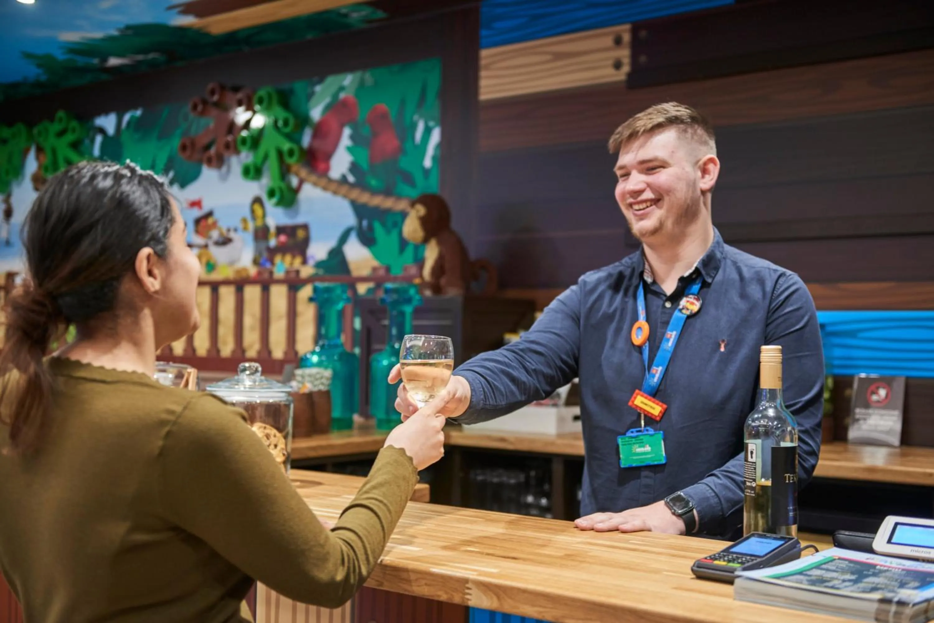 Lounge or bar in LEGOLAND(R) Windsor Resort