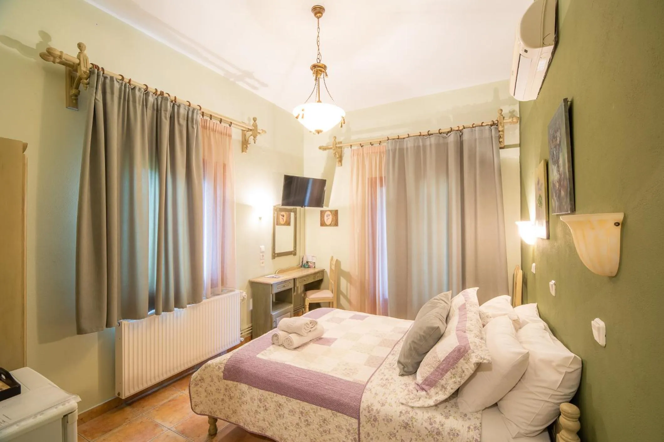 Photo of the whole room, Bed in Seralis Pelion