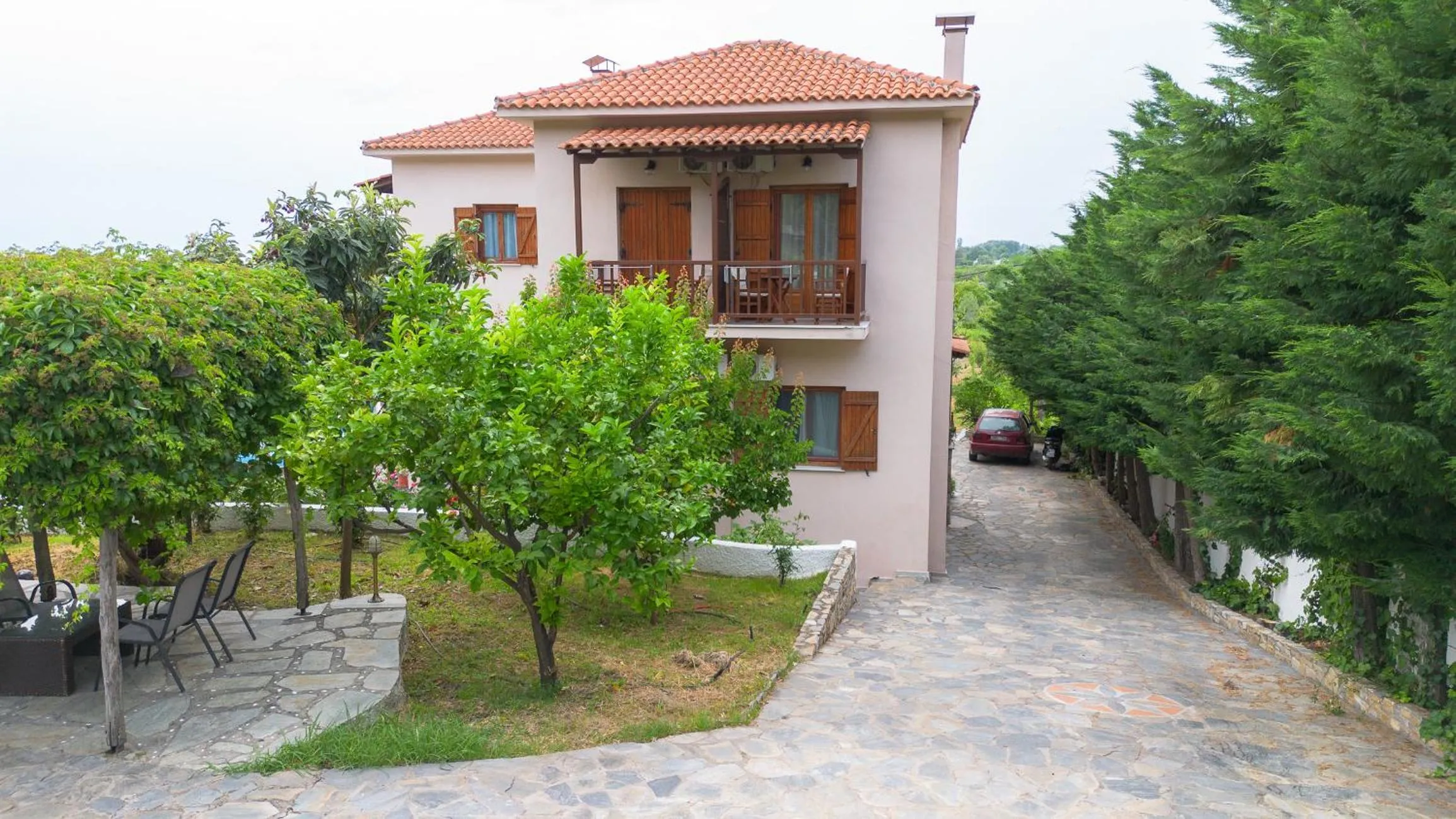 Facade/entrance in Seralis Pelion