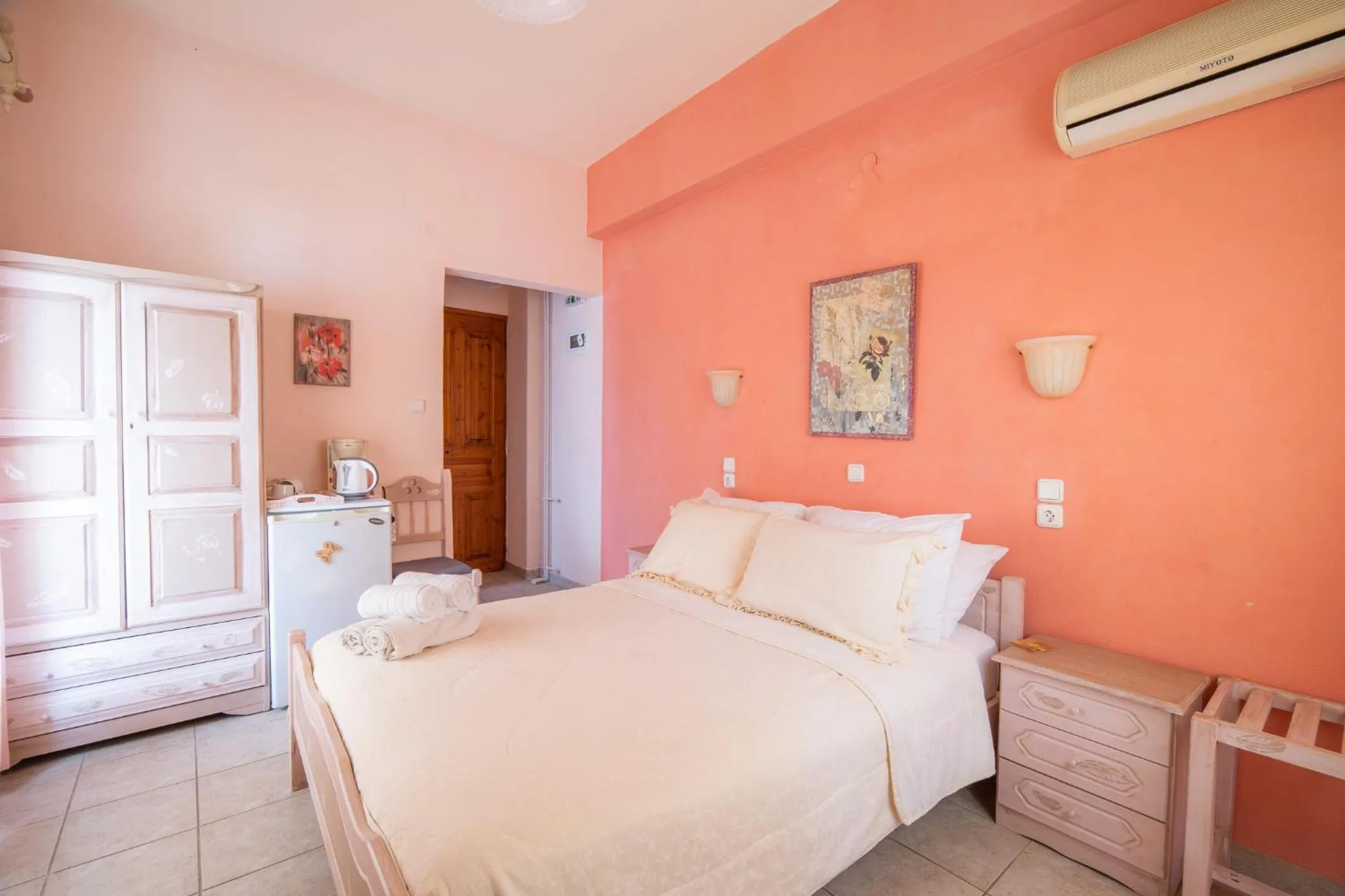 Photo of the whole room, Bed in Seralis Pelion