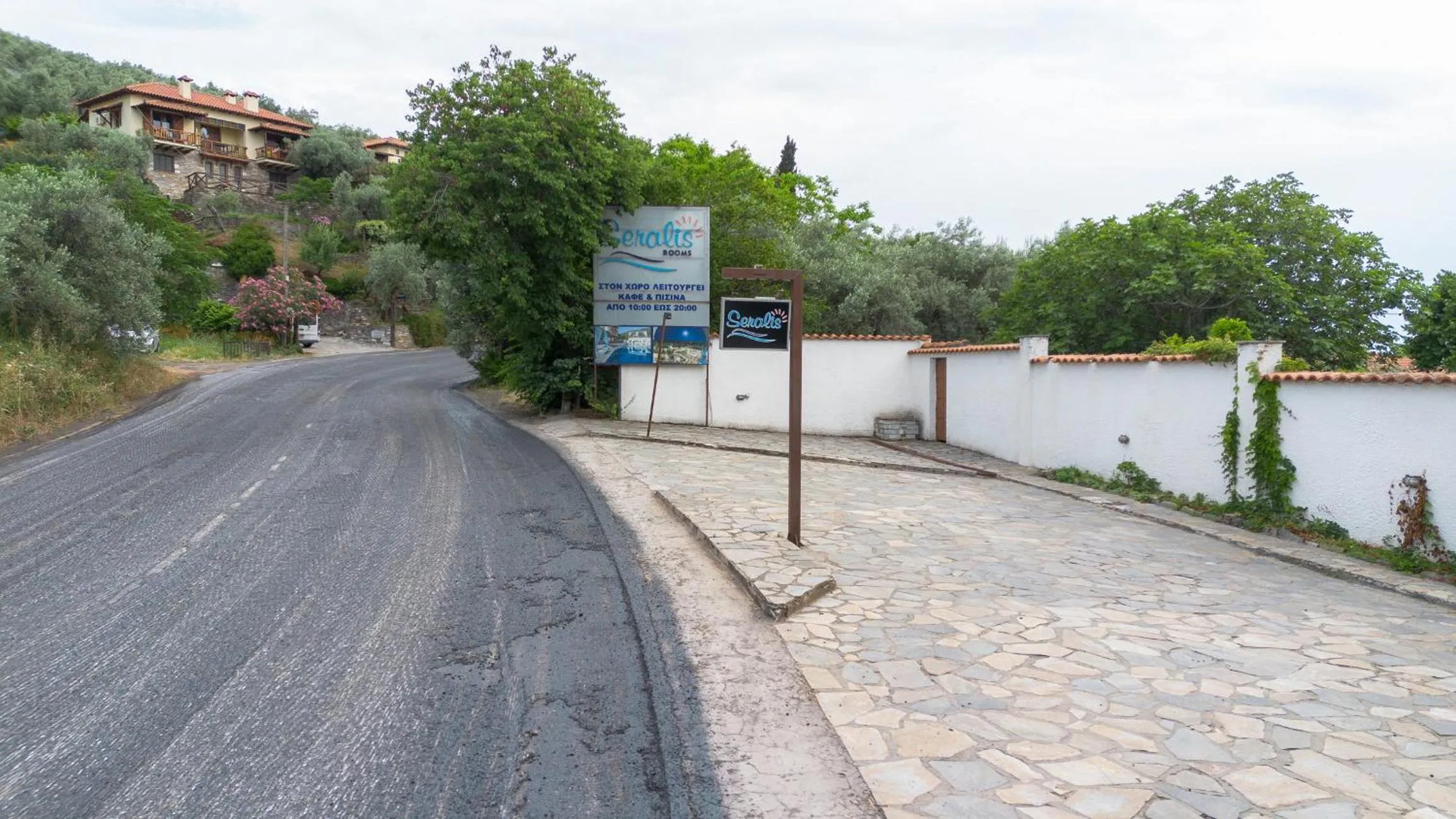 Facade/entrance in Seralis Pelion