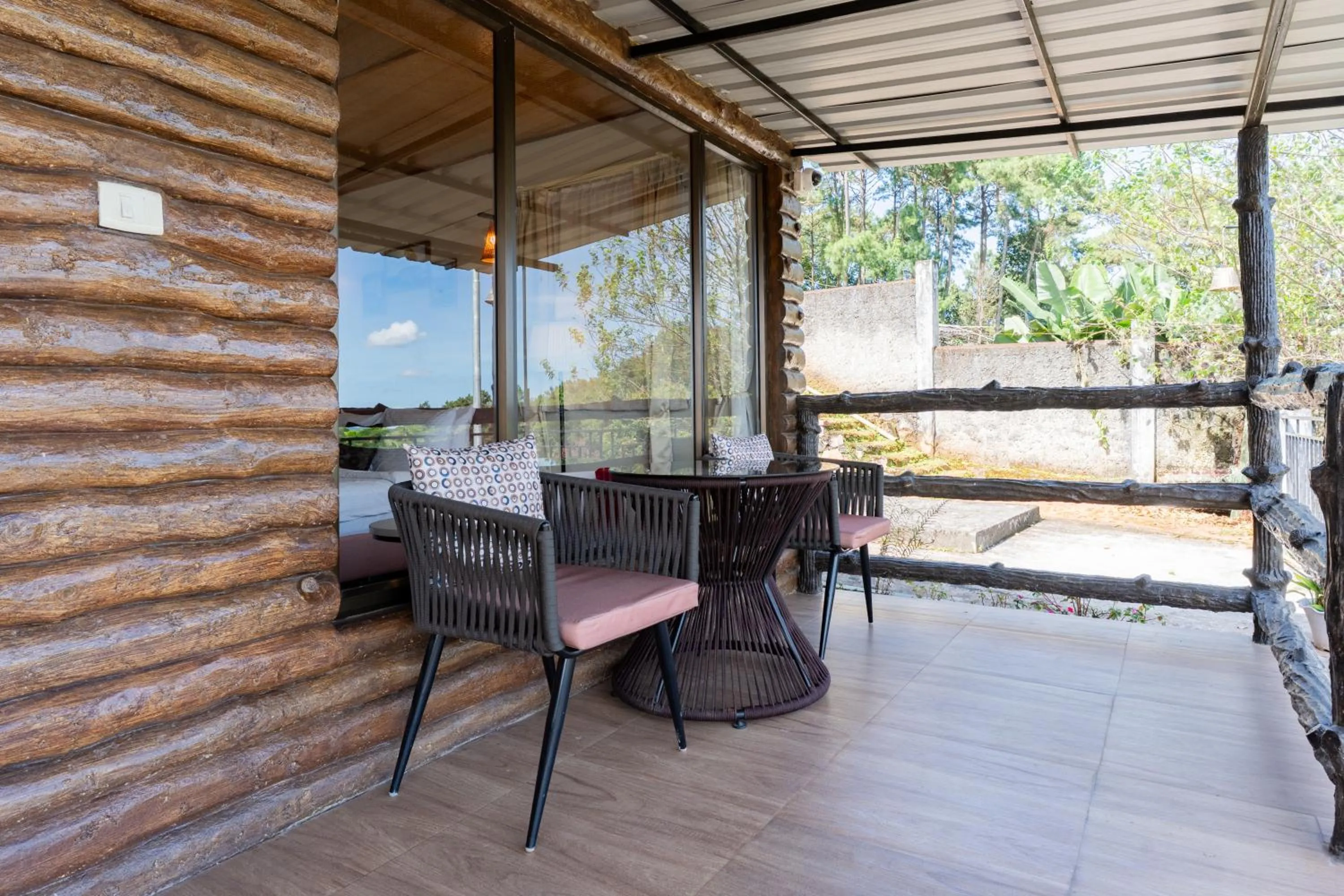 Day in La Nicholas Lake View by Summit Hotels