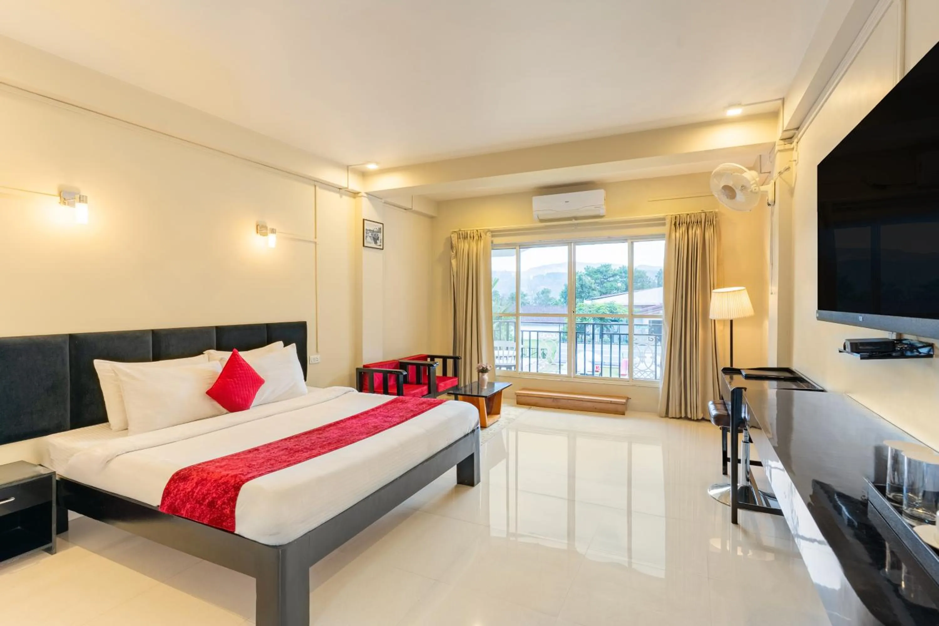 Bed in La Nicholas Lake View by Summit Hotels